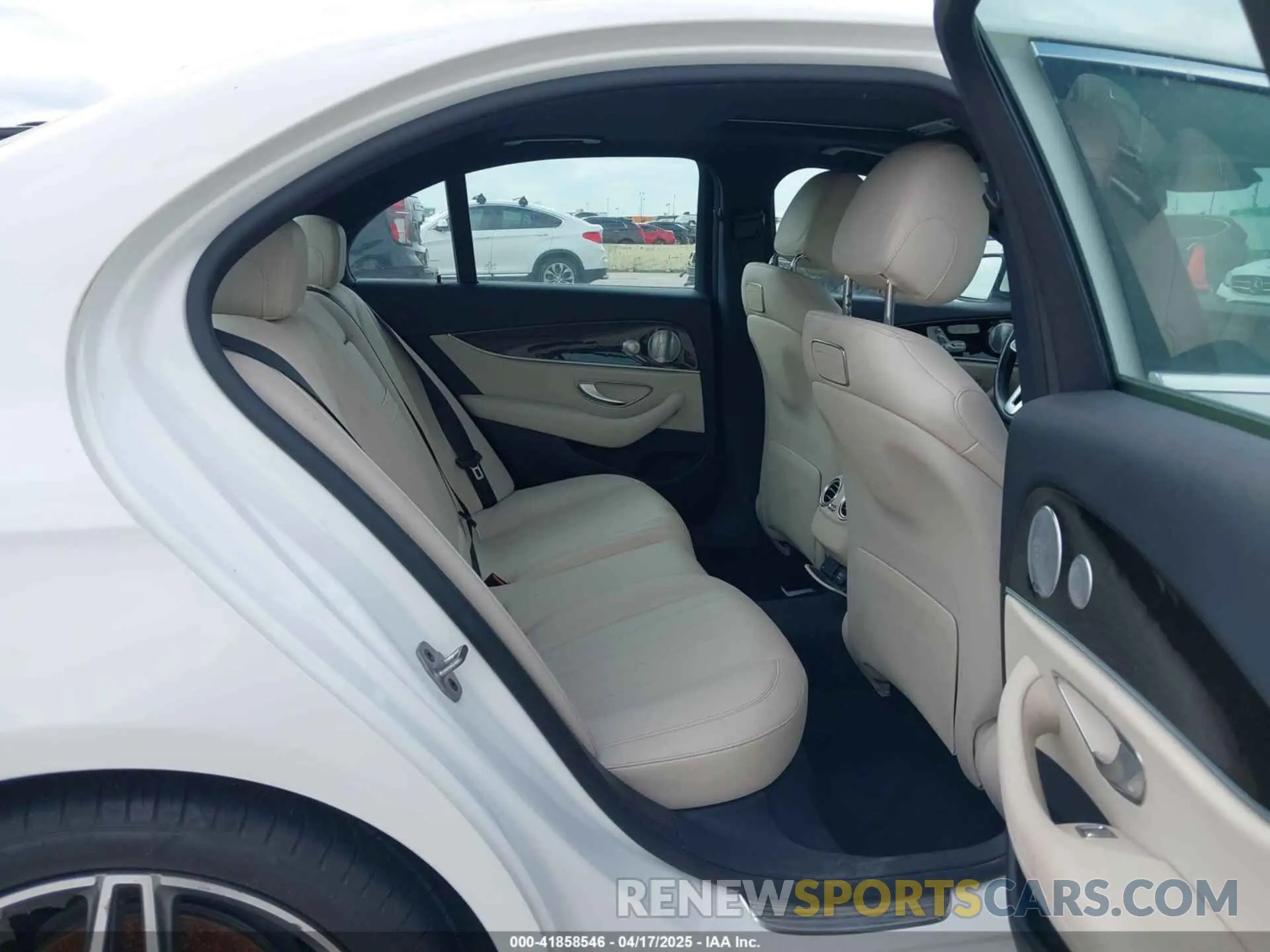 8 Photograph of a damaged car WDDZF4JB8KA619333 MERCEDES-BENZ E 300 2019