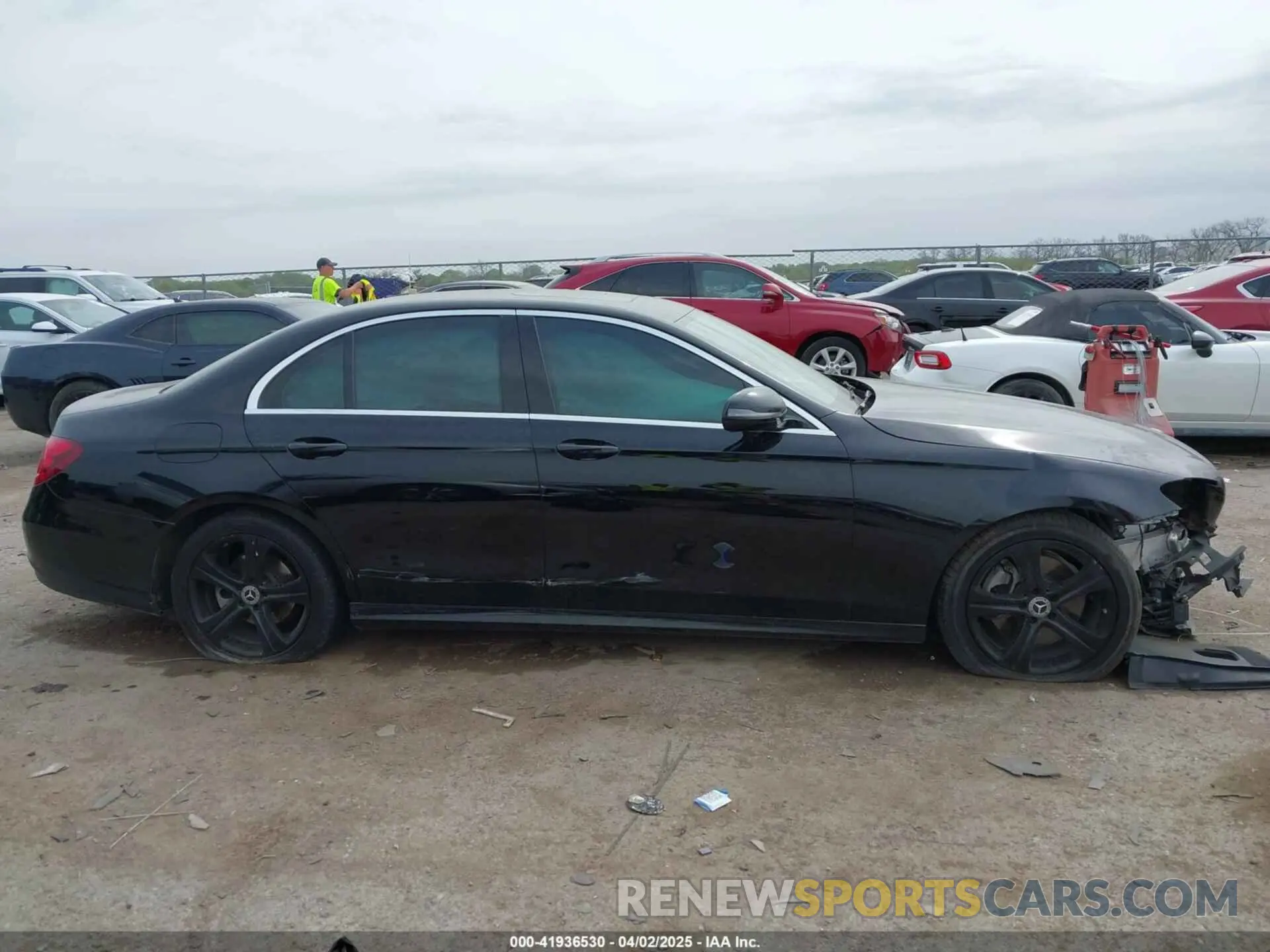13 Photograph of a damaged car WDDZF4JB9KA547672 MERCEDES-BENZ E 300 2019