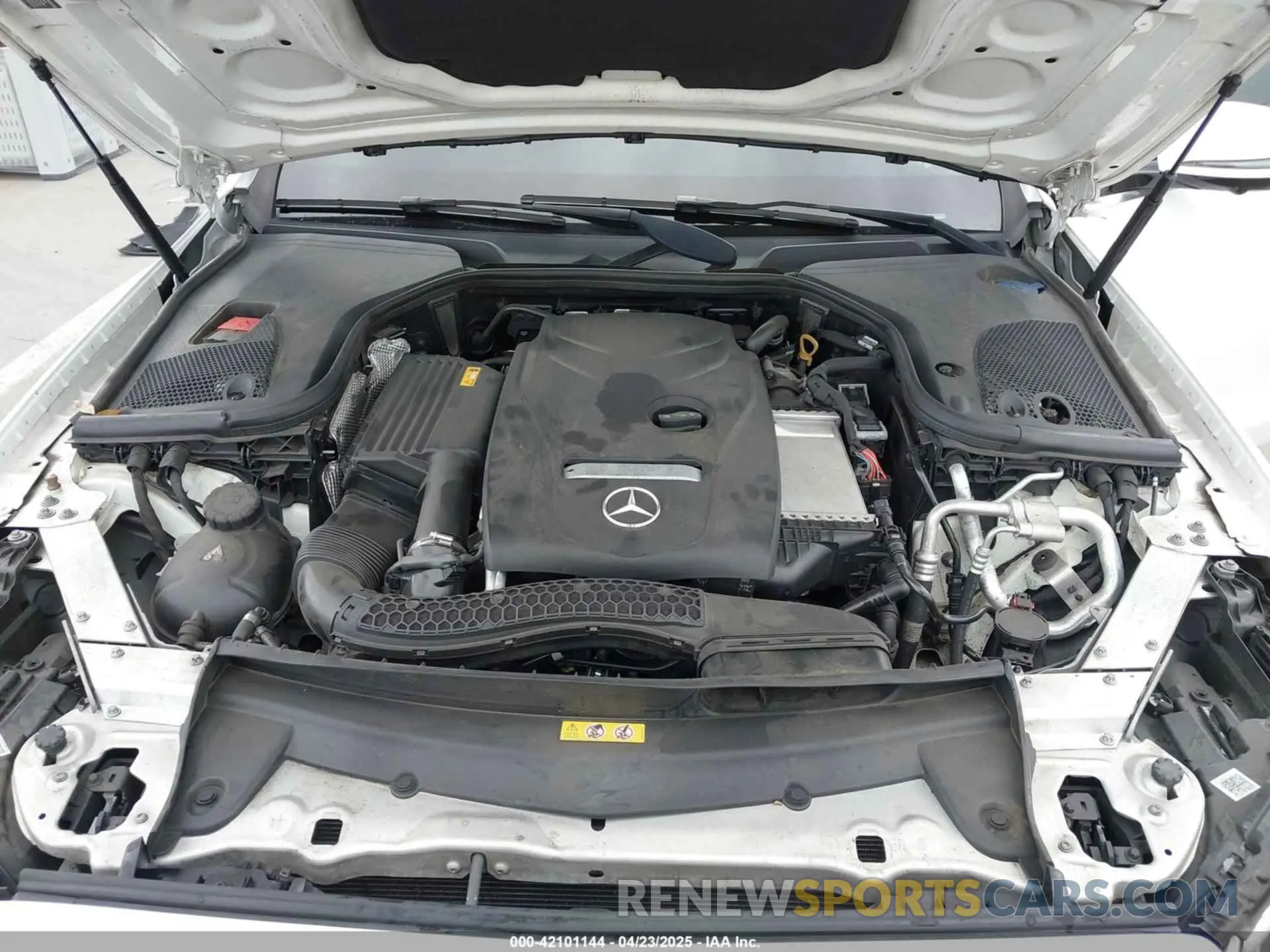 10 Photograph of a damaged car WDDZF4JB9KA611936 MERCEDES-BENZ E 300 2019
