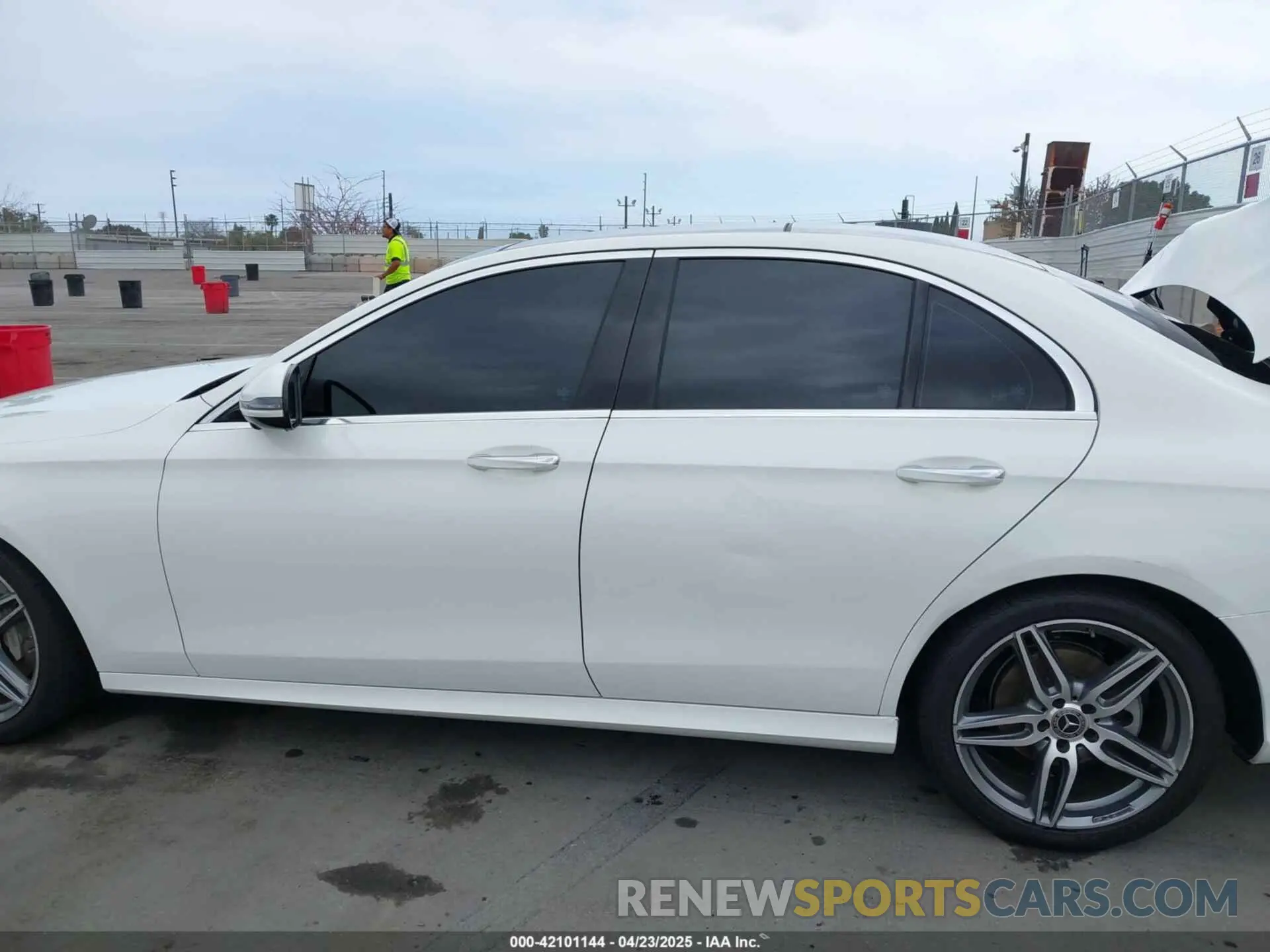 14 Photograph of a damaged car WDDZF4JB9KA611936 MERCEDES-BENZ E 300 2019