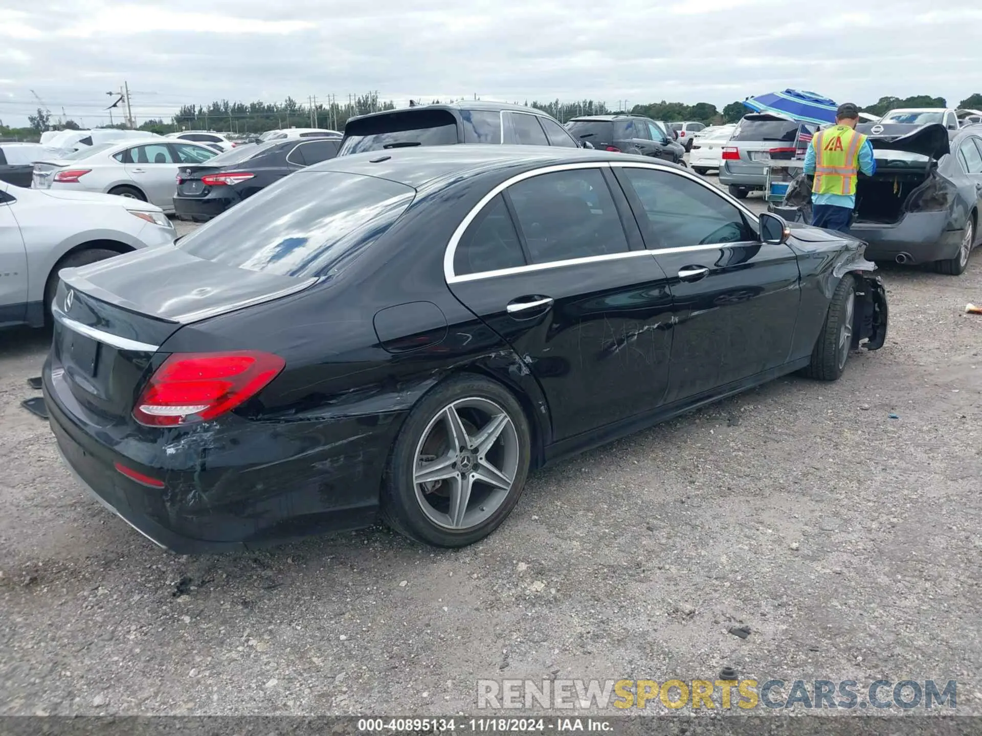 4 Photograph of a damaged car WDDZF4JBXKA521758 MERCEDES-BENZ E 300 2019