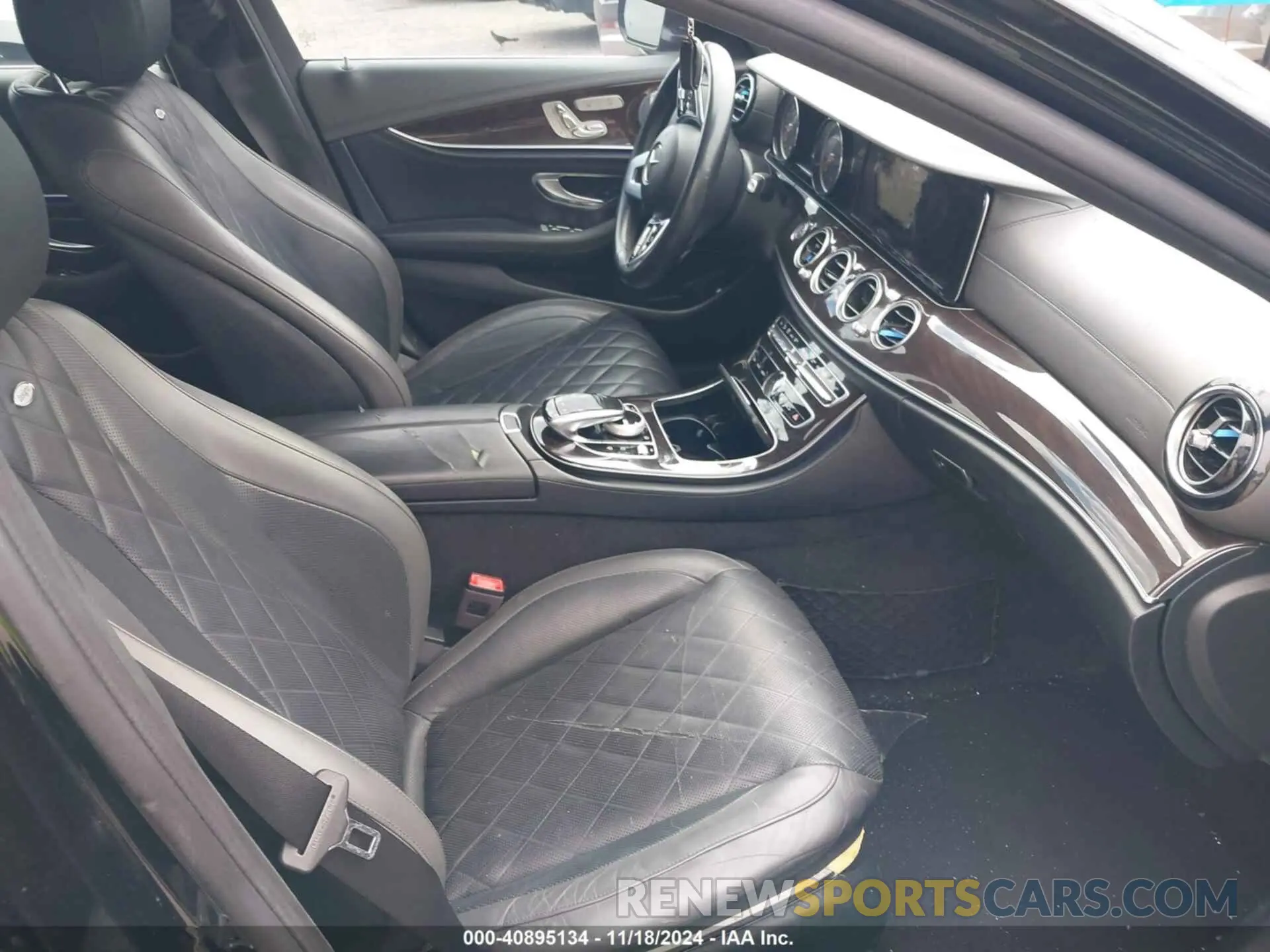 5 Photograph of a damaged car WDDZF4JBXKA521758 MERCEDES-BENZ E 300 2019
