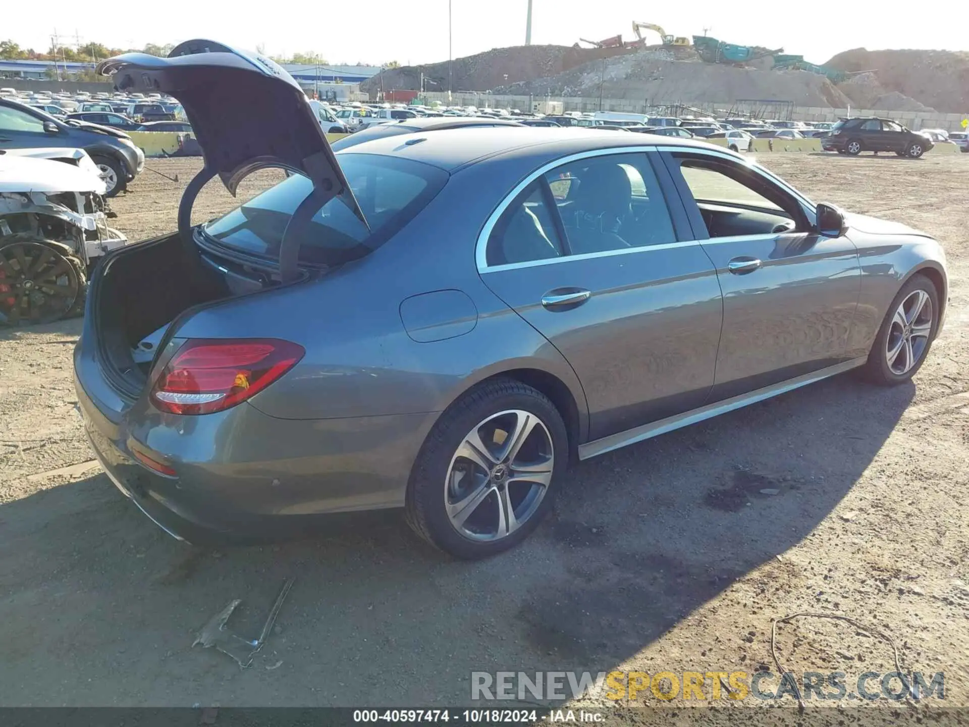 4 Photograph of a damaged car WDDZF4KB0KA512713 MERCEDES-BENZ E 300 2019
