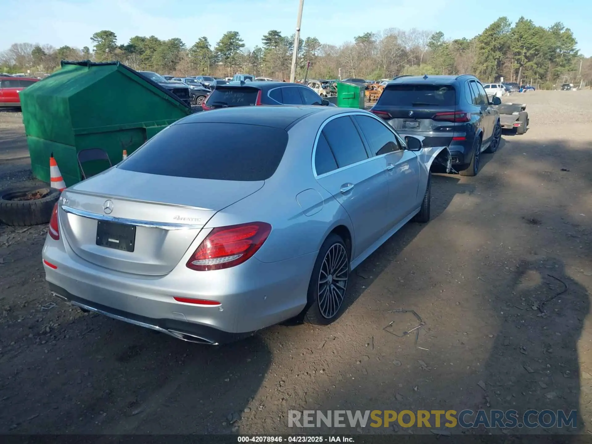 4 Photograph of a damaged car WDDZF4KB0KA588433 MERCEDES-BENZ E 300 2019