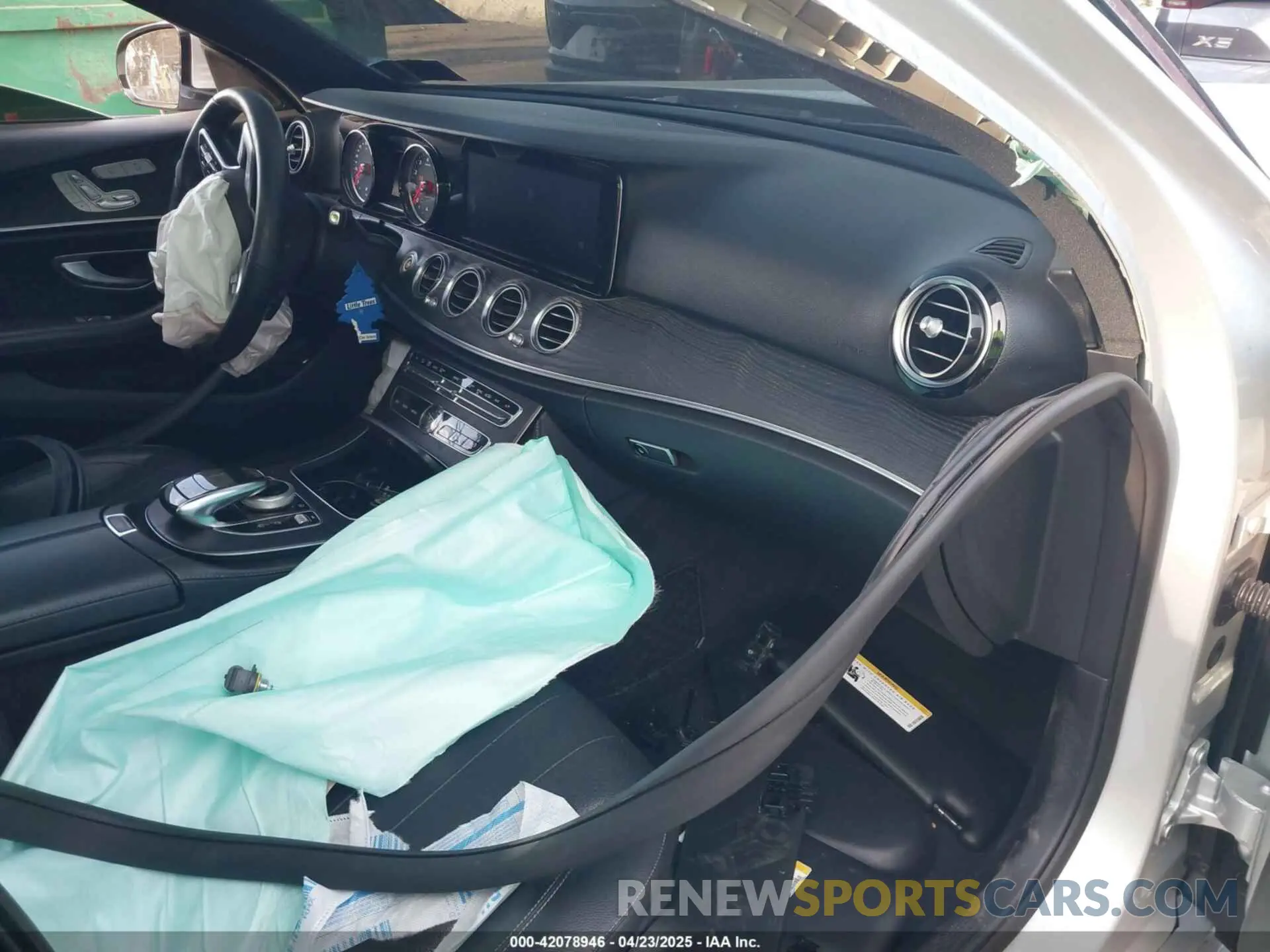 5 Photograph of a damaged car WDDZF4KB0KA588433 MERCEDES-BENZ E 300 2019