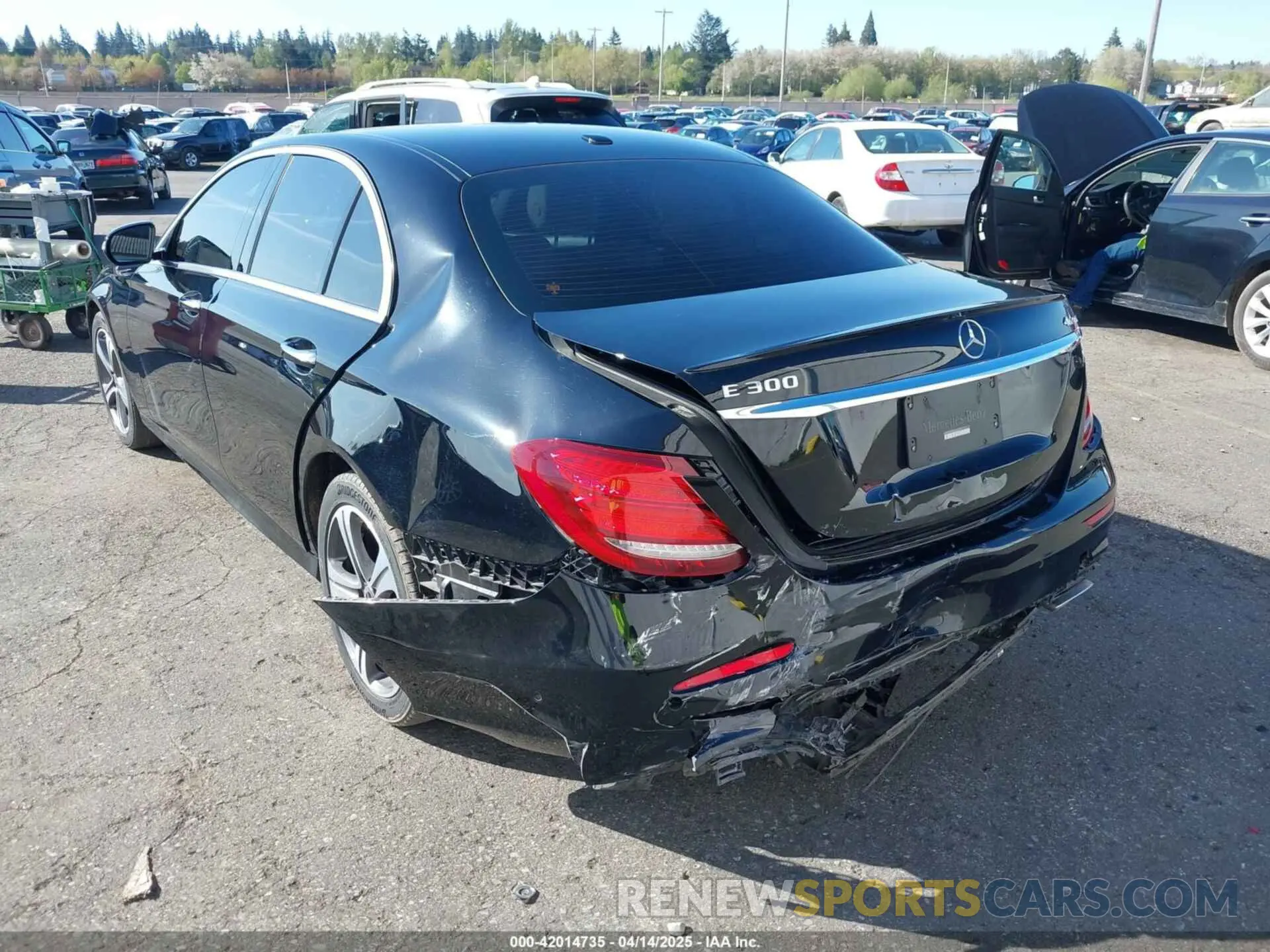 6 Photograph of a damaged car WDDZF4KB1KA522389 MERCEDES-BENZ E 300 2019