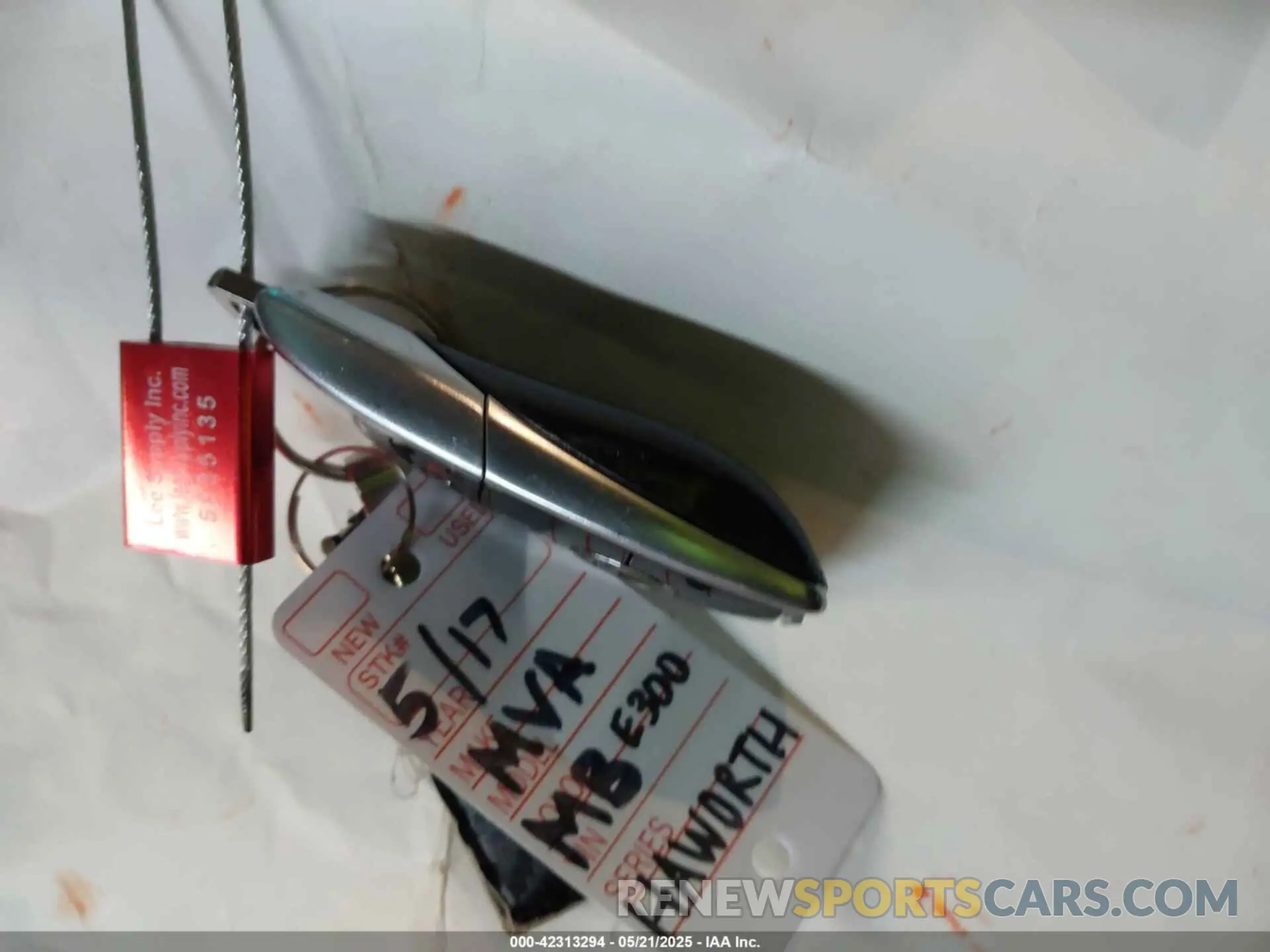 11 Photograph of a damaged car WDDZF4KB2KA577059 MERCEDES-BENZ E 300 2019
