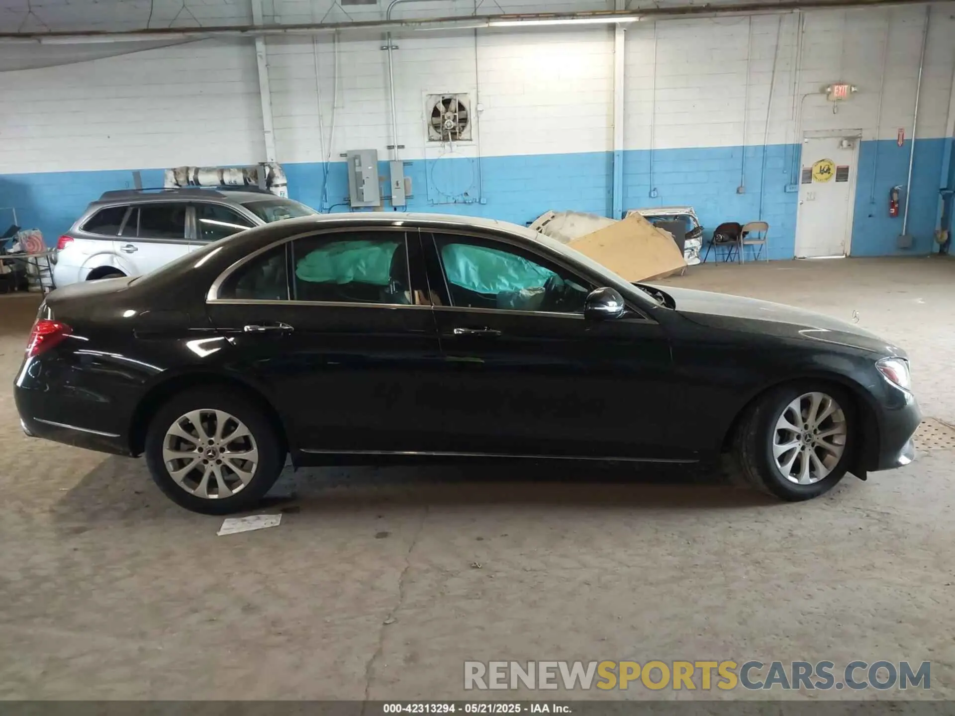 13 Photograph of a damaged car WDDZF4KB2KA577059 MERCEDES-BENZ E 300 2019