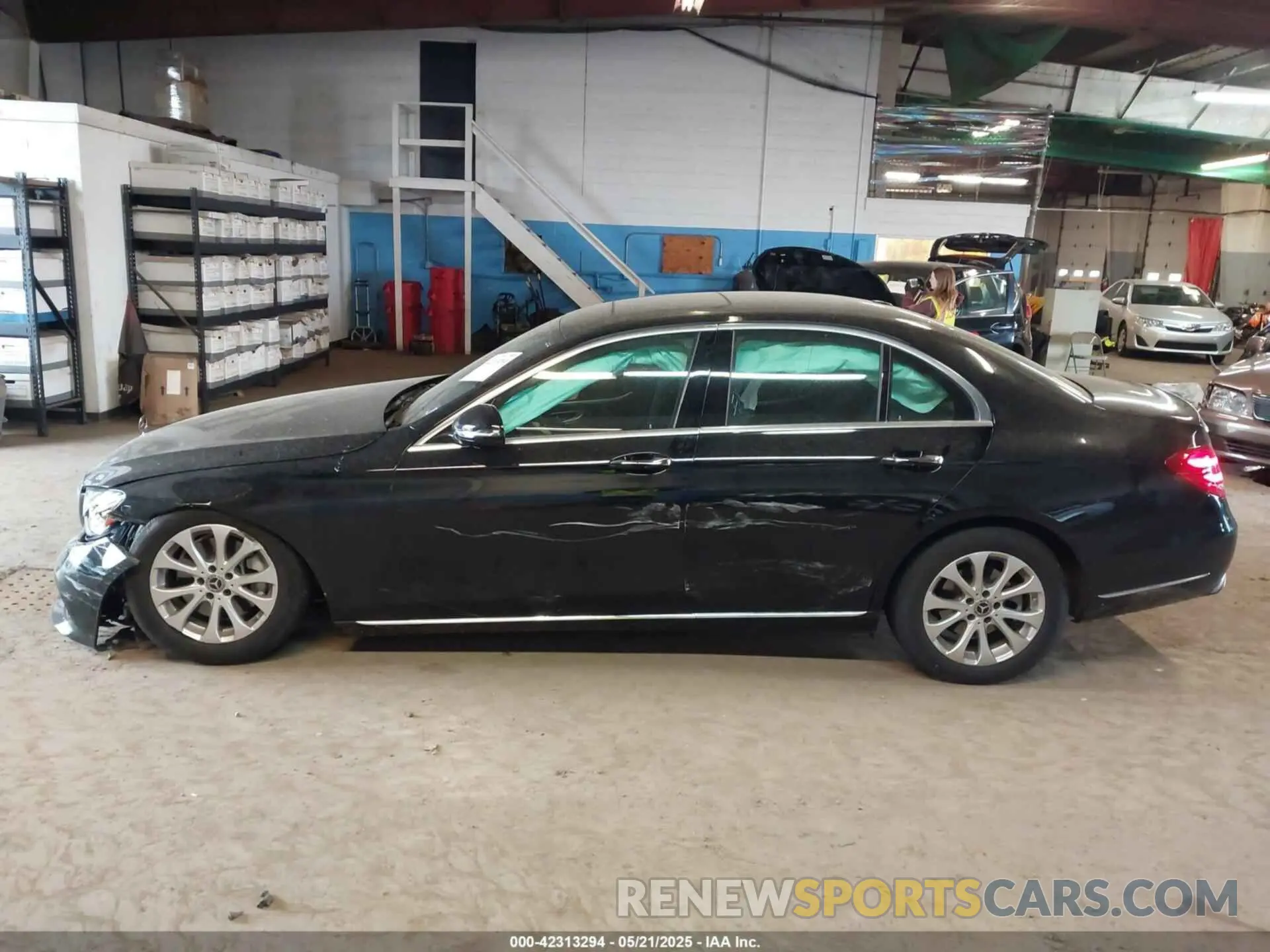 14 Photograph of a damaged car WDDZF4KB2KA577059 MERCEDES-BENZ E 300 2019