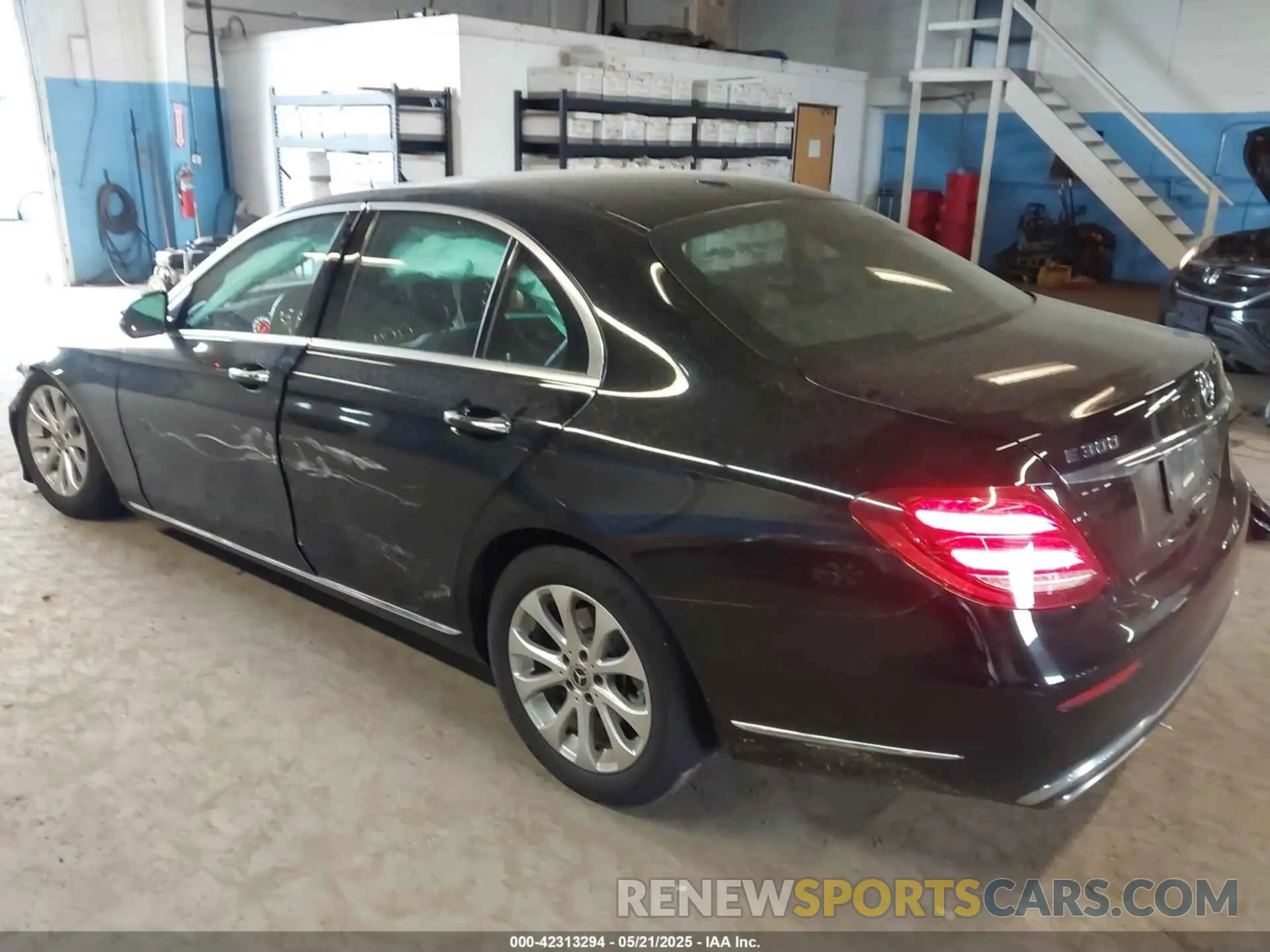 3 Photograph of a damaged car WDDZF4KB2KA577059 MERCEDES-BENZ E 300 2019