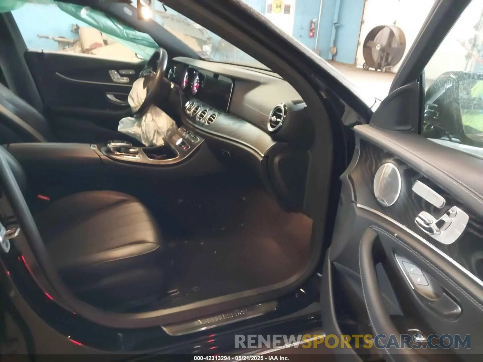 5 Photograph of a damaged car WDDZF4KB2KA577059 MERCEDES-BENZ E 300 2019