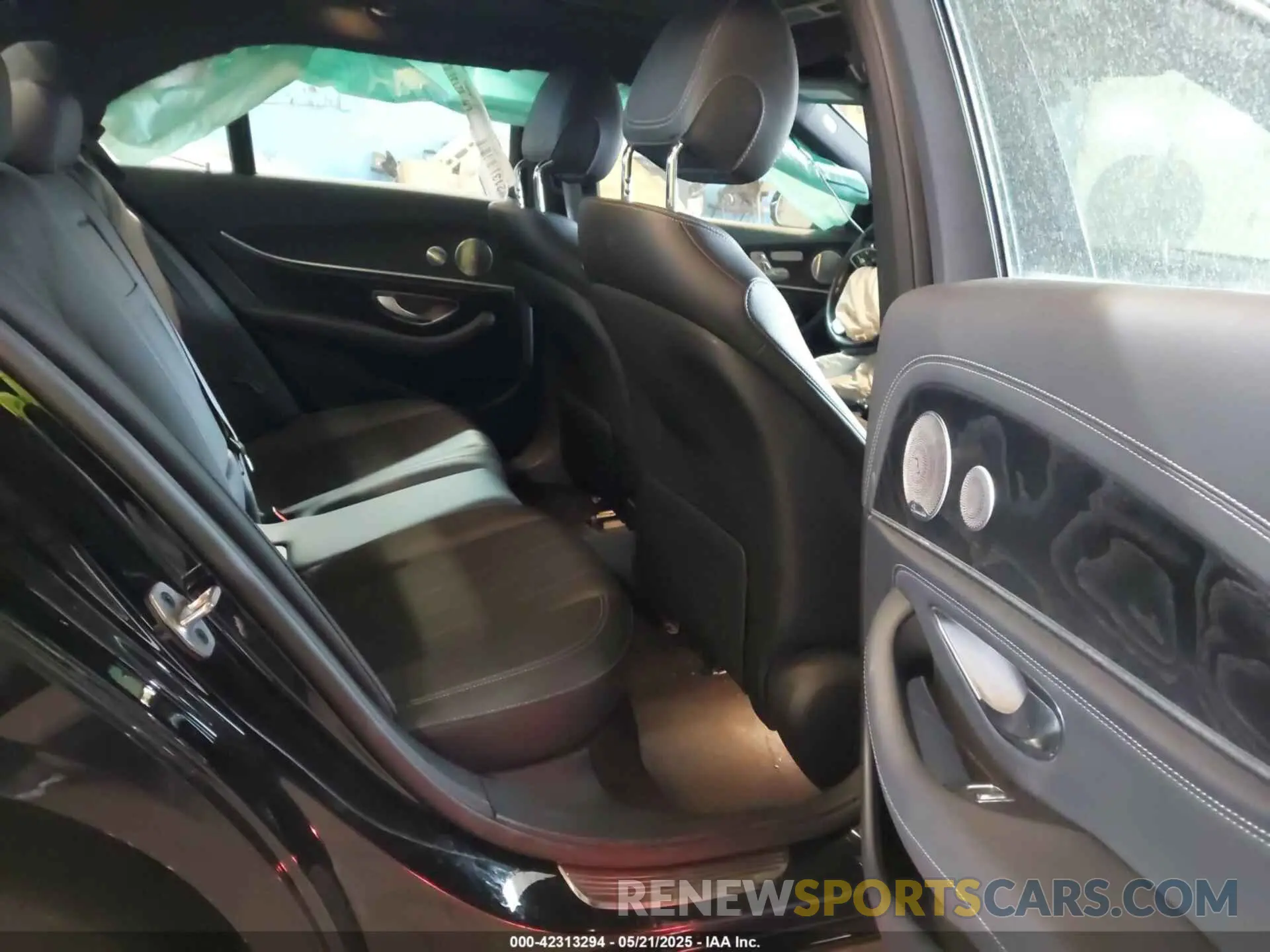8 Photograph of a damaged car WDDZF4KB2KA577059 MERCEDES-BENZ E 300 2019
