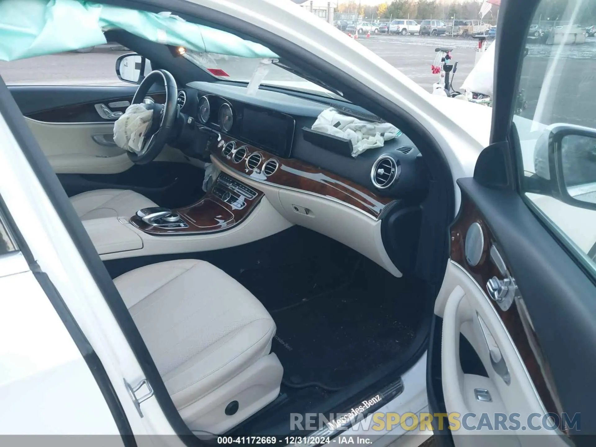 5 Photograph of a damaged car WDDZF4KB2KA609220 MERCEDES-BENZ E 300 2019