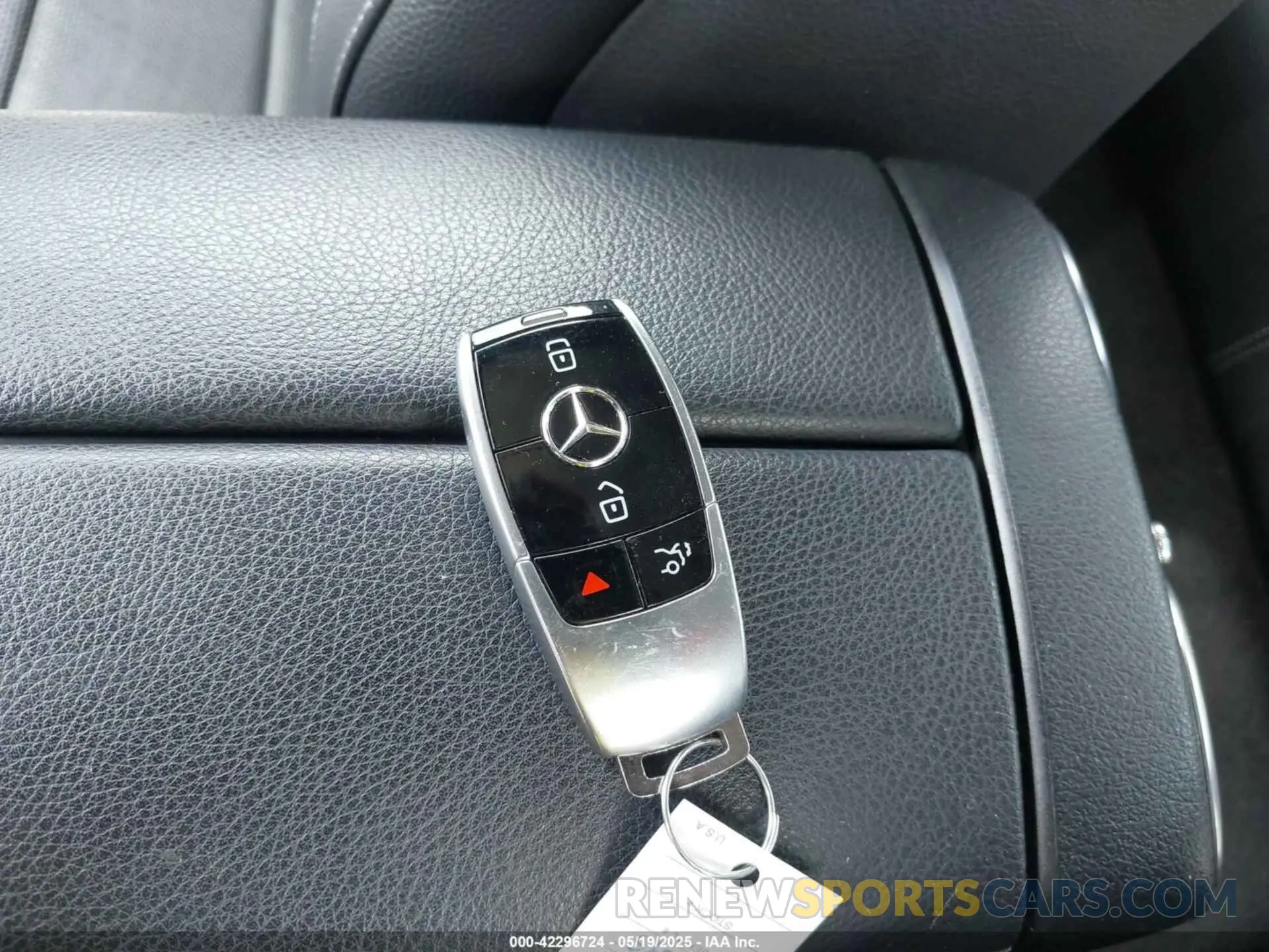 11 Photograph of a damaged car WDDZF4KB3KA525715 MERCEDES-BENZ E 300 2019