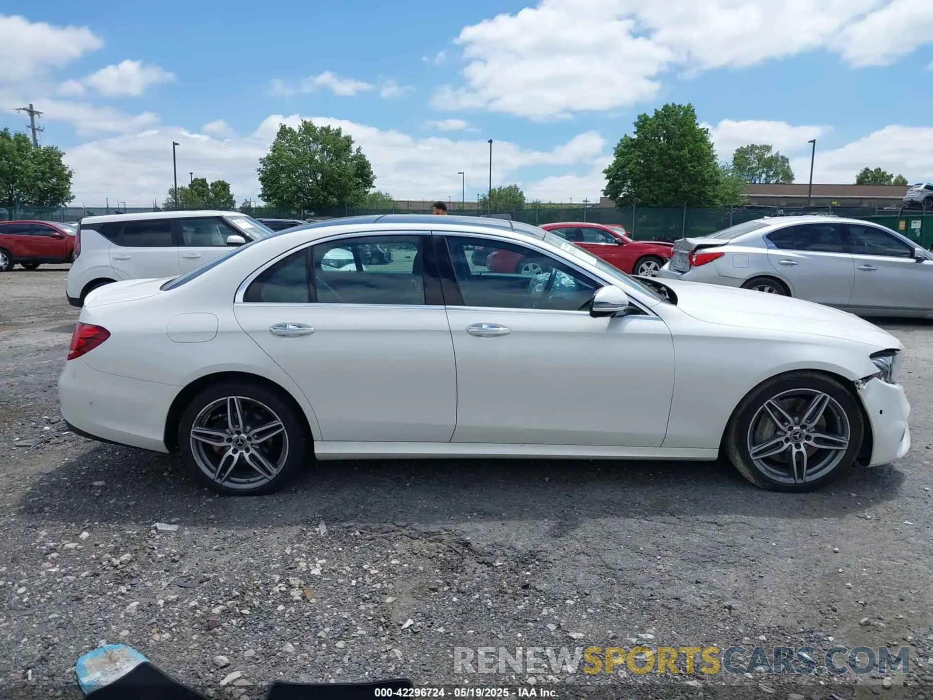 13 Photograph of a damaged car WDDZF4KB3KA525715 MERCEDES-BENZ E 300 2019