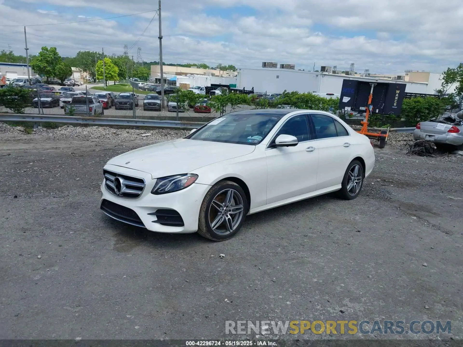2 Photograph of a damaged car WDDZF4KB3KA525715 MERCEDES-BENZ E 300 2019
