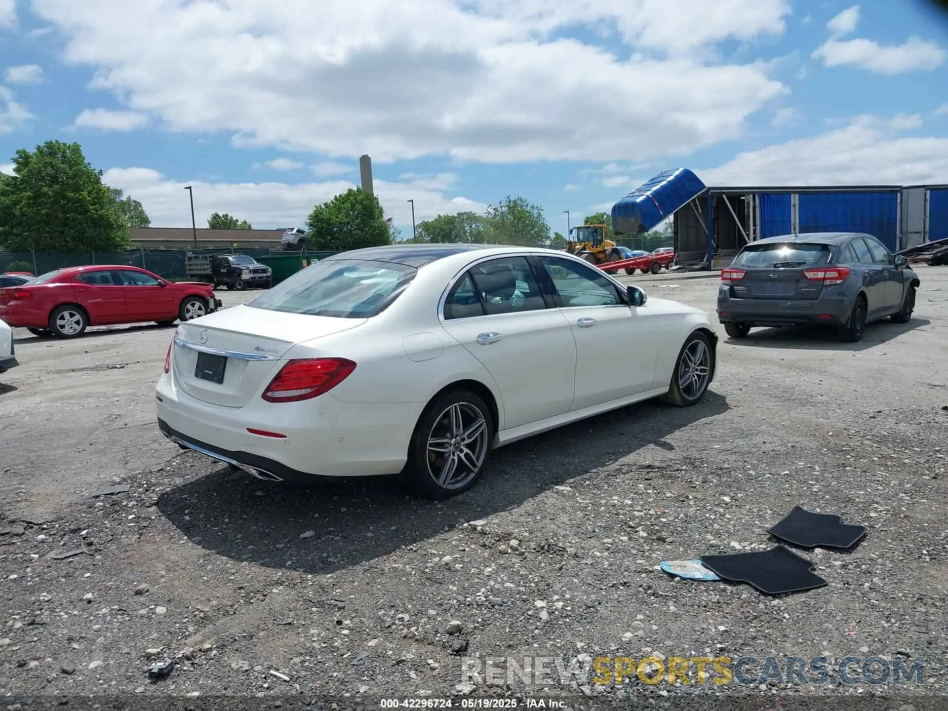 4 Photograph of a damaged car WDDZF4KB3KA525715 MERCEDES-BENZ E 300 2019