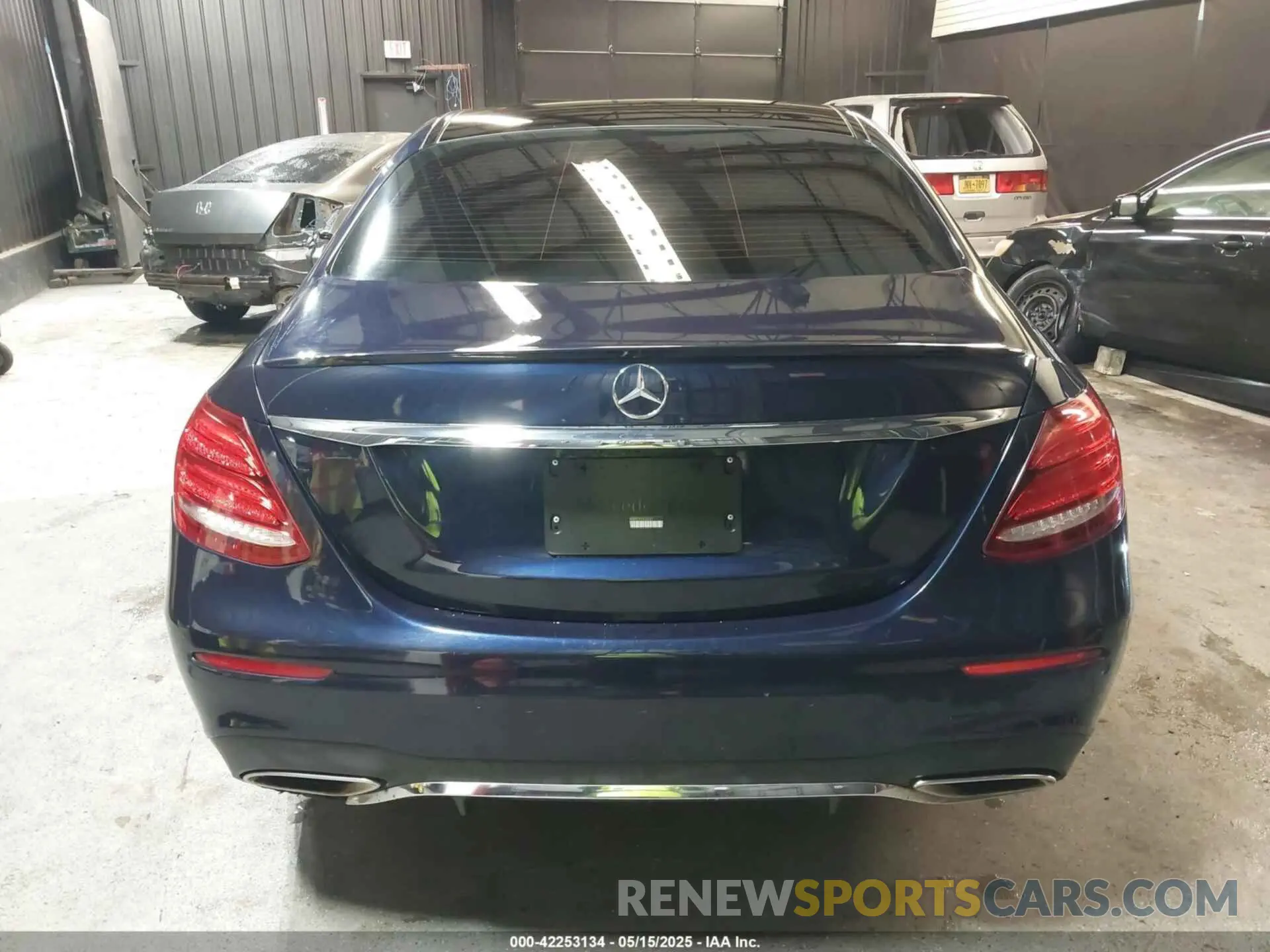16 Photograph of a damaged car WDDZF4KB5KA563057 MERCEDES-BENZ E 300 2019