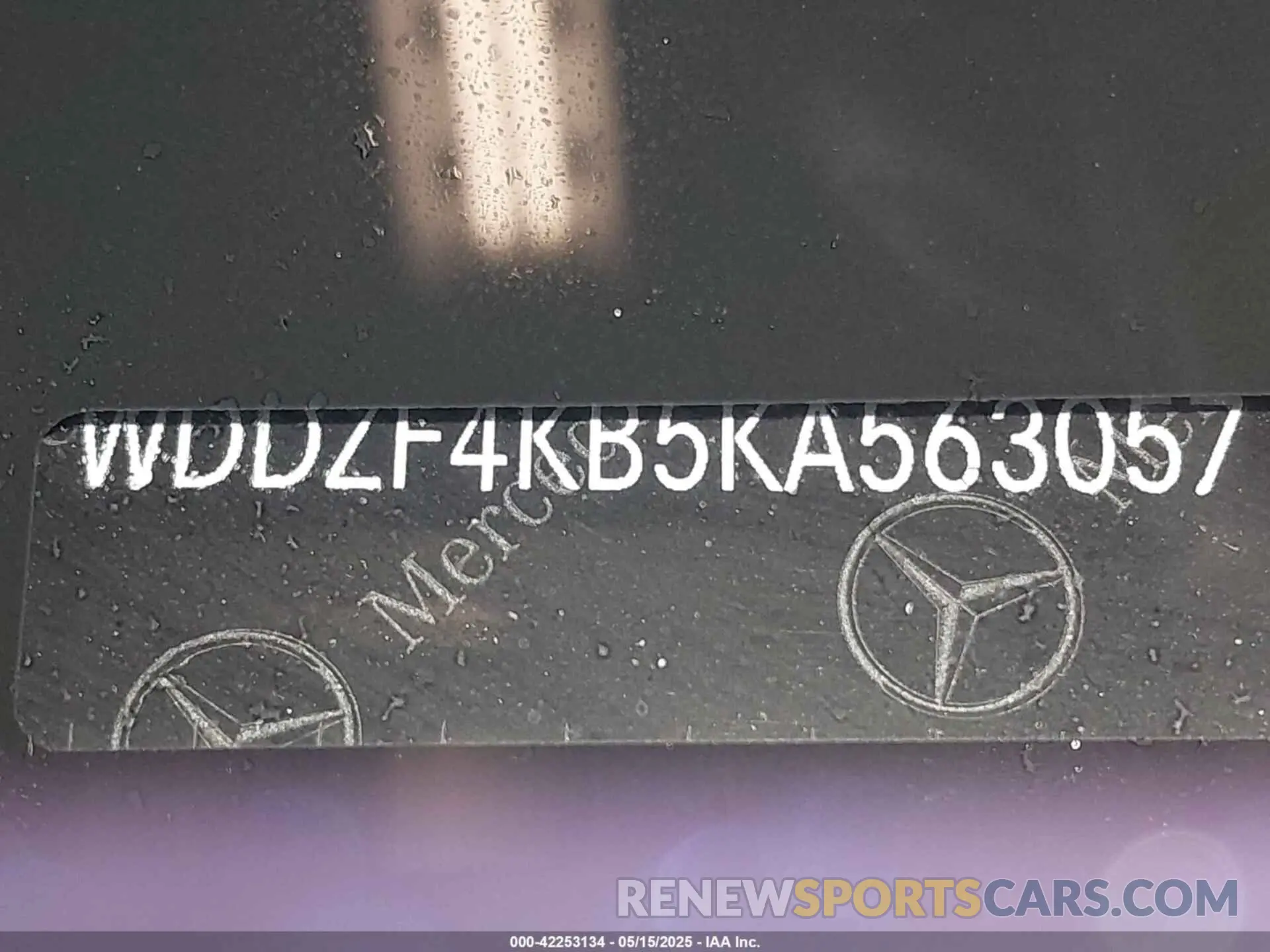 17 Photograph of a damaged car WDDZF4KB5KA563057 MERCEDES-BENZ E 300 2019