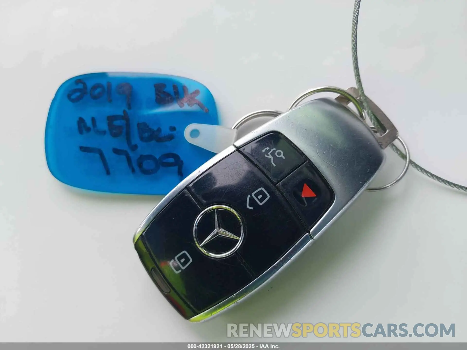 11 Photograph of a damaged car WDDZF4KB6KA625307 MERCEDES-BENZ E 300 2019