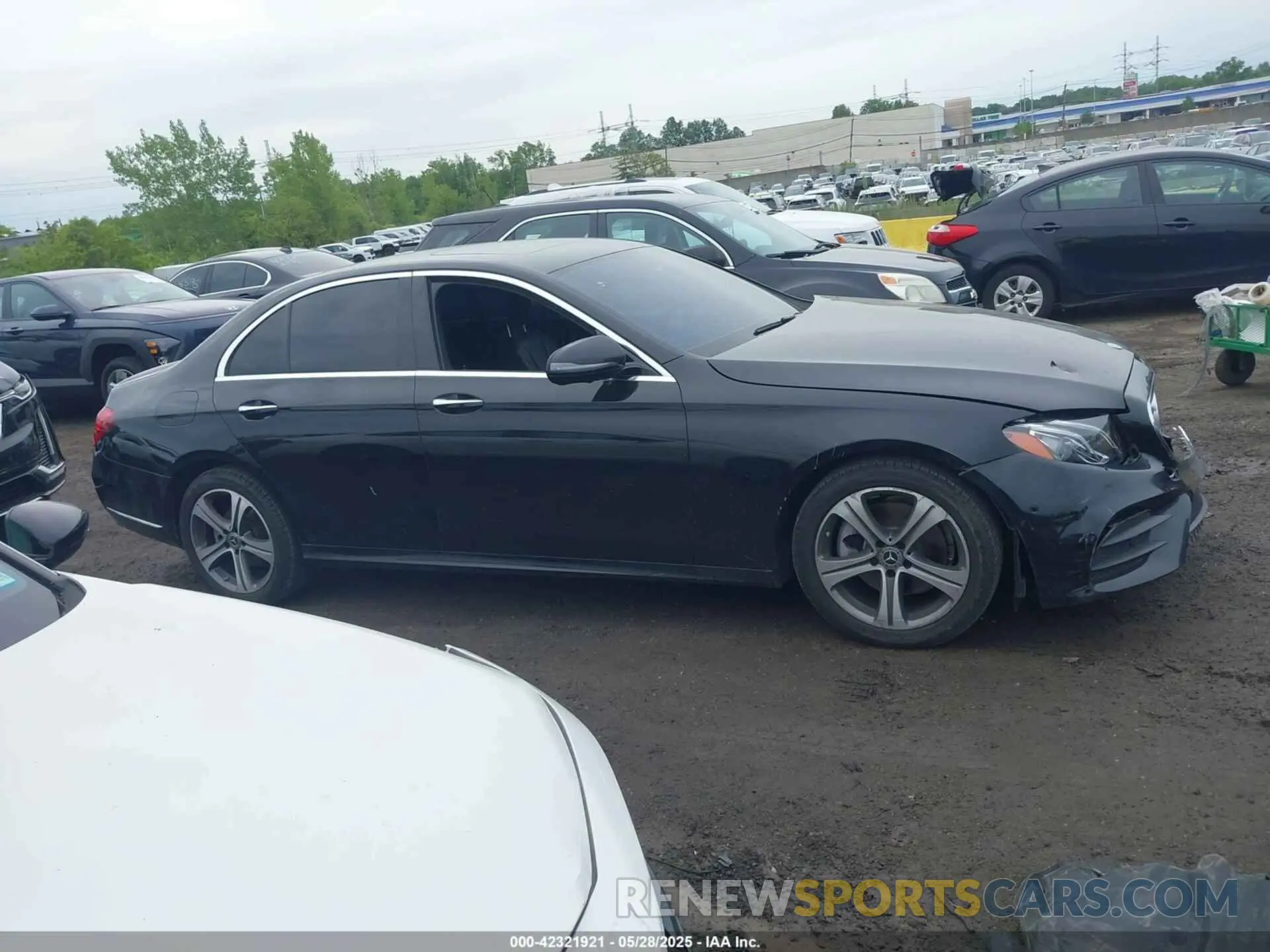 13 Photograph of a damaged car WDDZF4KB6KA625307 MERCEDES-BENZ E 300 2019