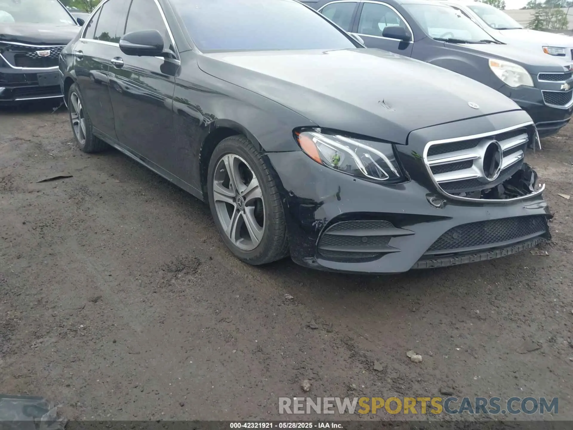 17 Photograph of a damaged car WDDZF4KB6KA625307 MERCEDES-BENZ E 300 2019