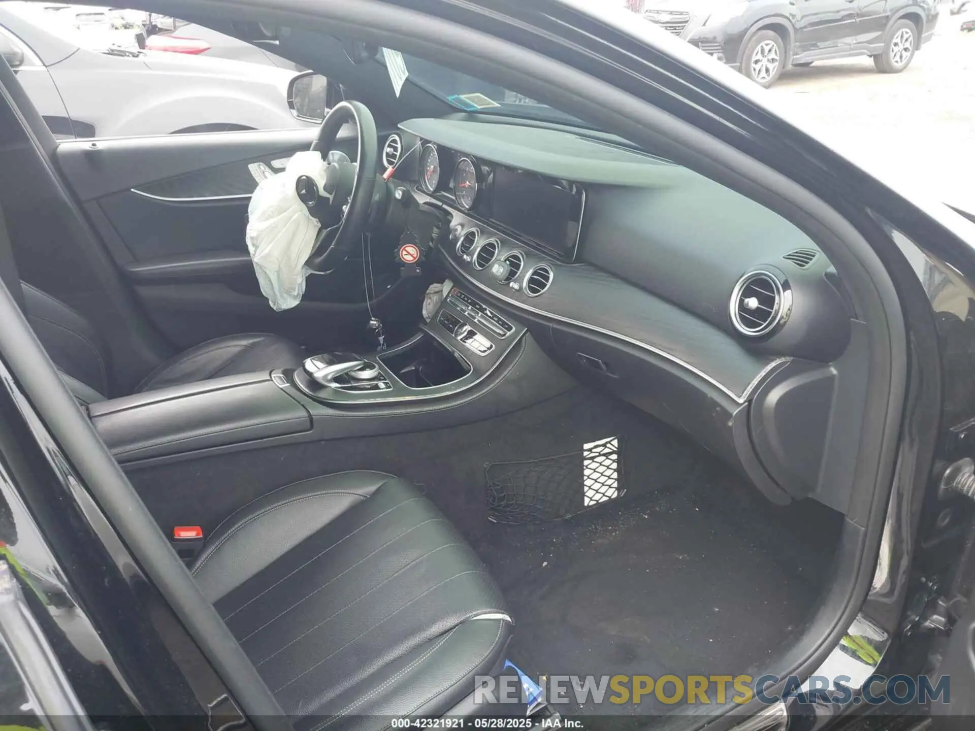 5 Photograph of a damaged car WDDZF4KB6KA625307 MERCEDES-BENZ E 300 2019