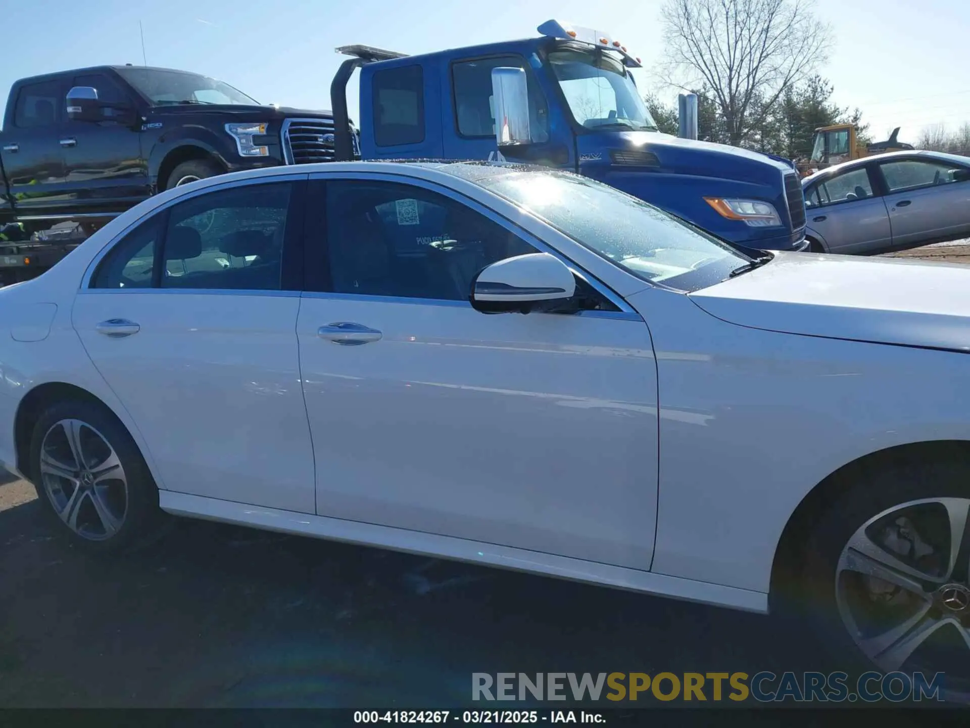 13 Photograph of a damaged car WDDZF4KB7KA544039 MERCEDES-BENZ E 300 2019