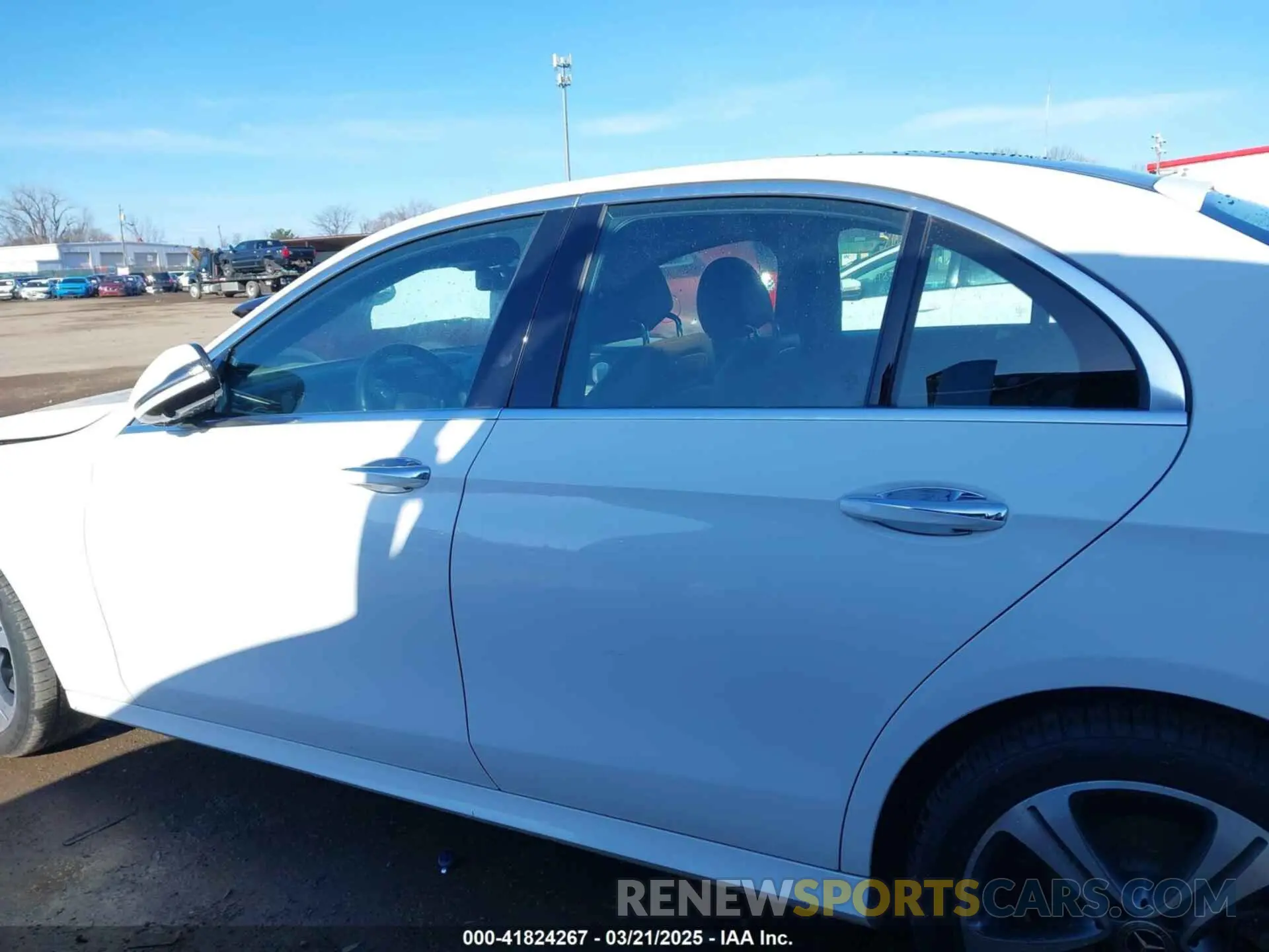 14 Photograph of a damaged car WDDZF4KB7KA544039 MERCEDES-BENZ E 300 2019