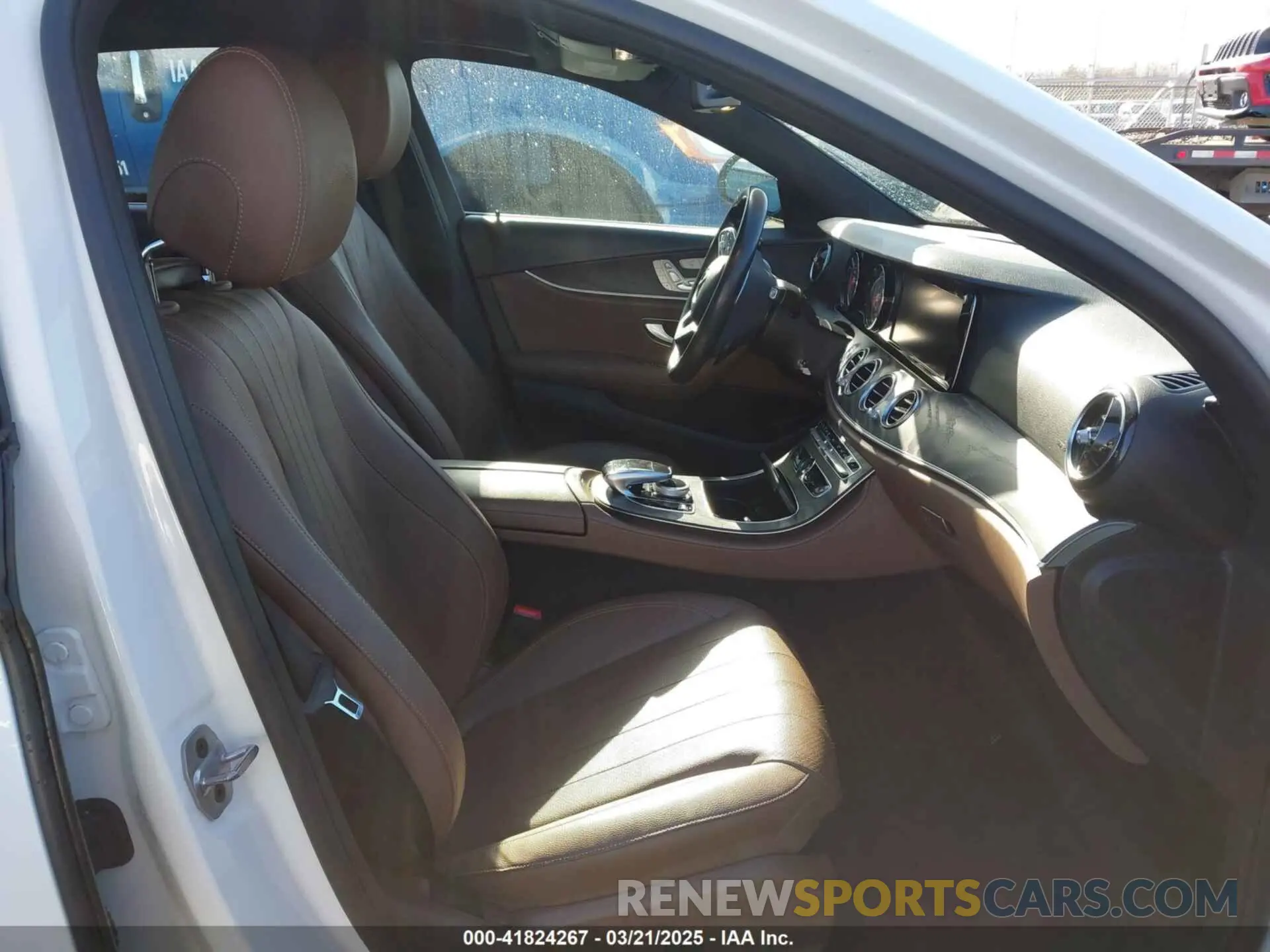 5 Photograph of a damaged car WDDZF4KB7KA544039 MERCEDES-BENZ E 300 2019