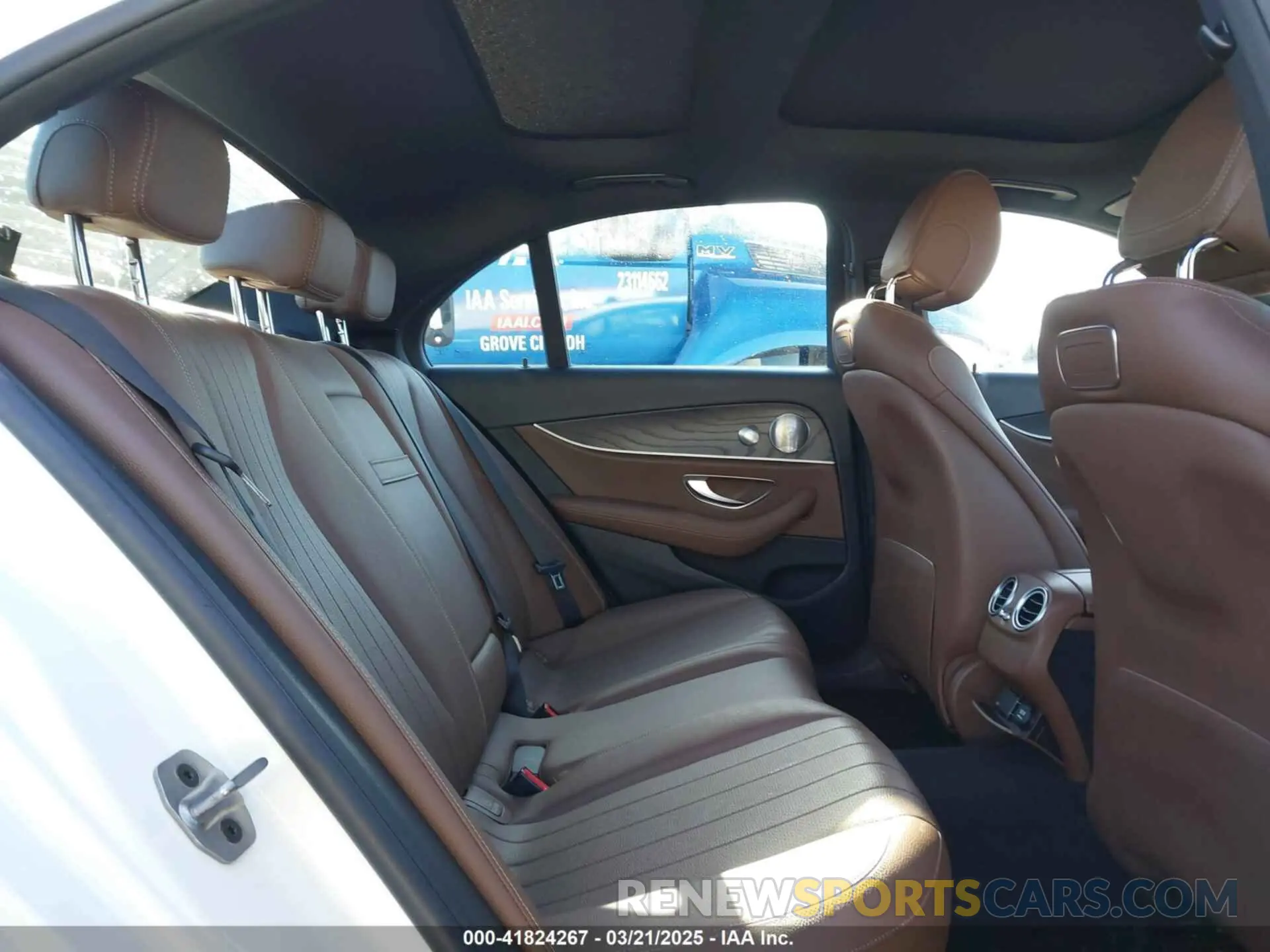 8 Photograph of a damaged car WDDZF4KB7KA544039 MERCEDES-BENZ E 300 2019