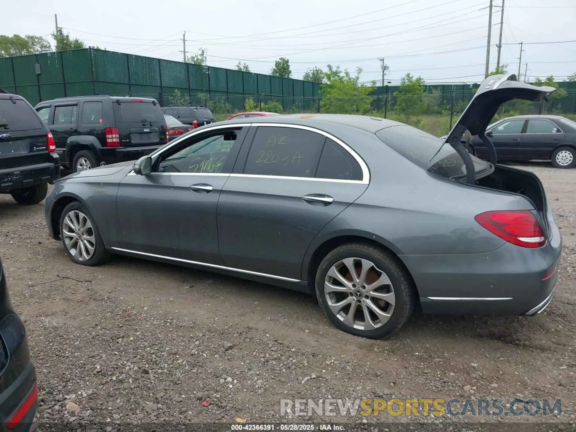 14 Photograph of a damaged car WDDZF4KB9KA575468 MERCEDES-BENZ E 300 2019