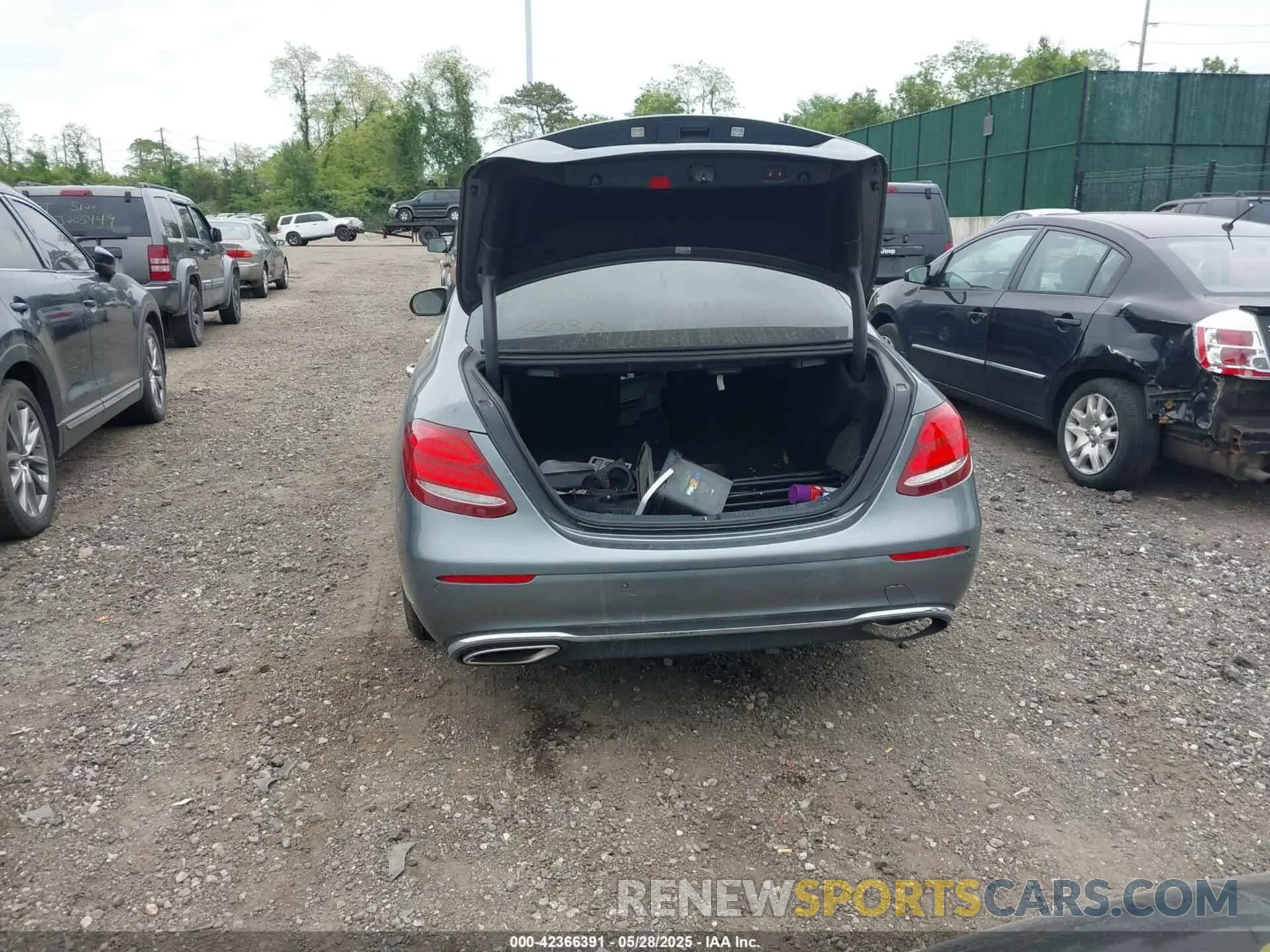 16 Photograph of a damaged car WDDZF4KB9KA575468 MERCEDES-BENZ E 300 2019
