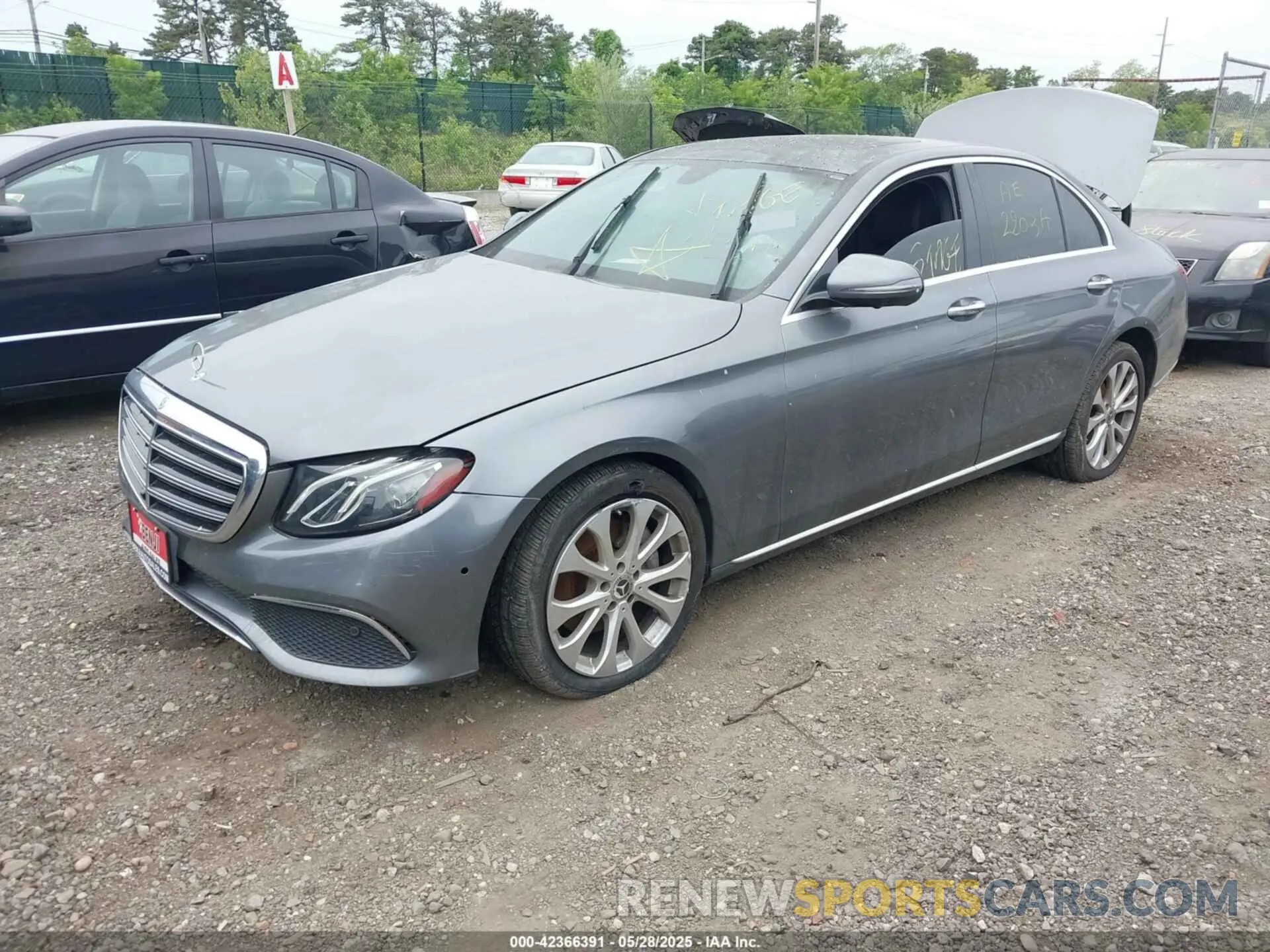 2 Photograph of a damaged car WDDZF4KB9KA575468 MERCEDES-BENZ E 300 2019