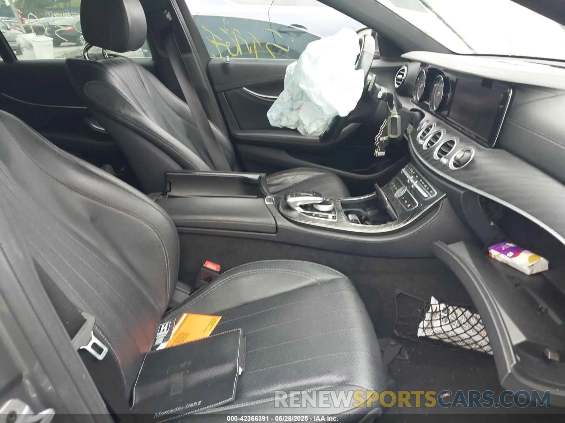 5 Photograph of a damaged car WDDZF4KB9KA575468 MERCEDES-BENZ E 300 2019
