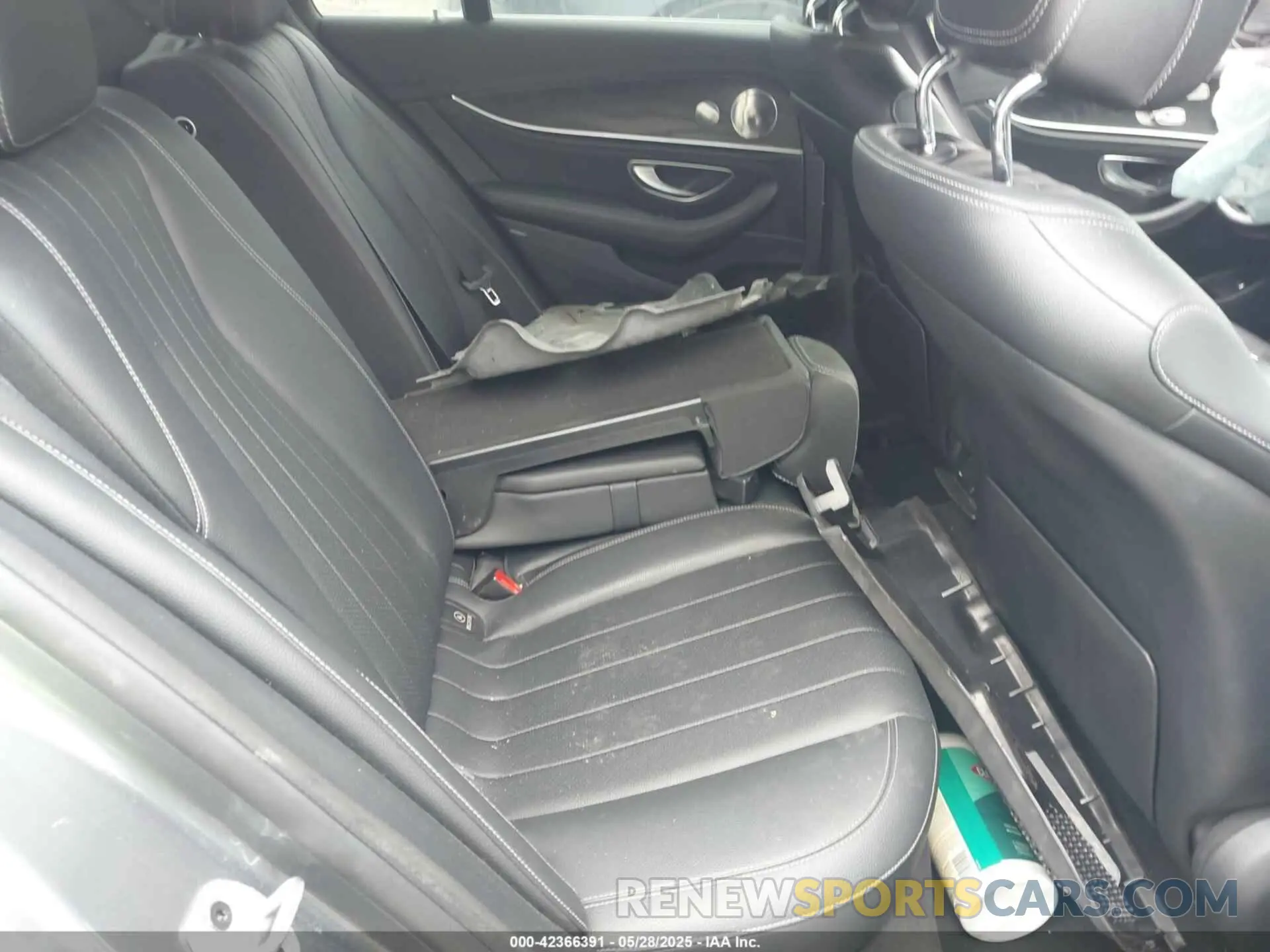 8 Photograph of a damaged car WDDZF4KB9KA575468 MERCEDES-BENZ E 300 2019