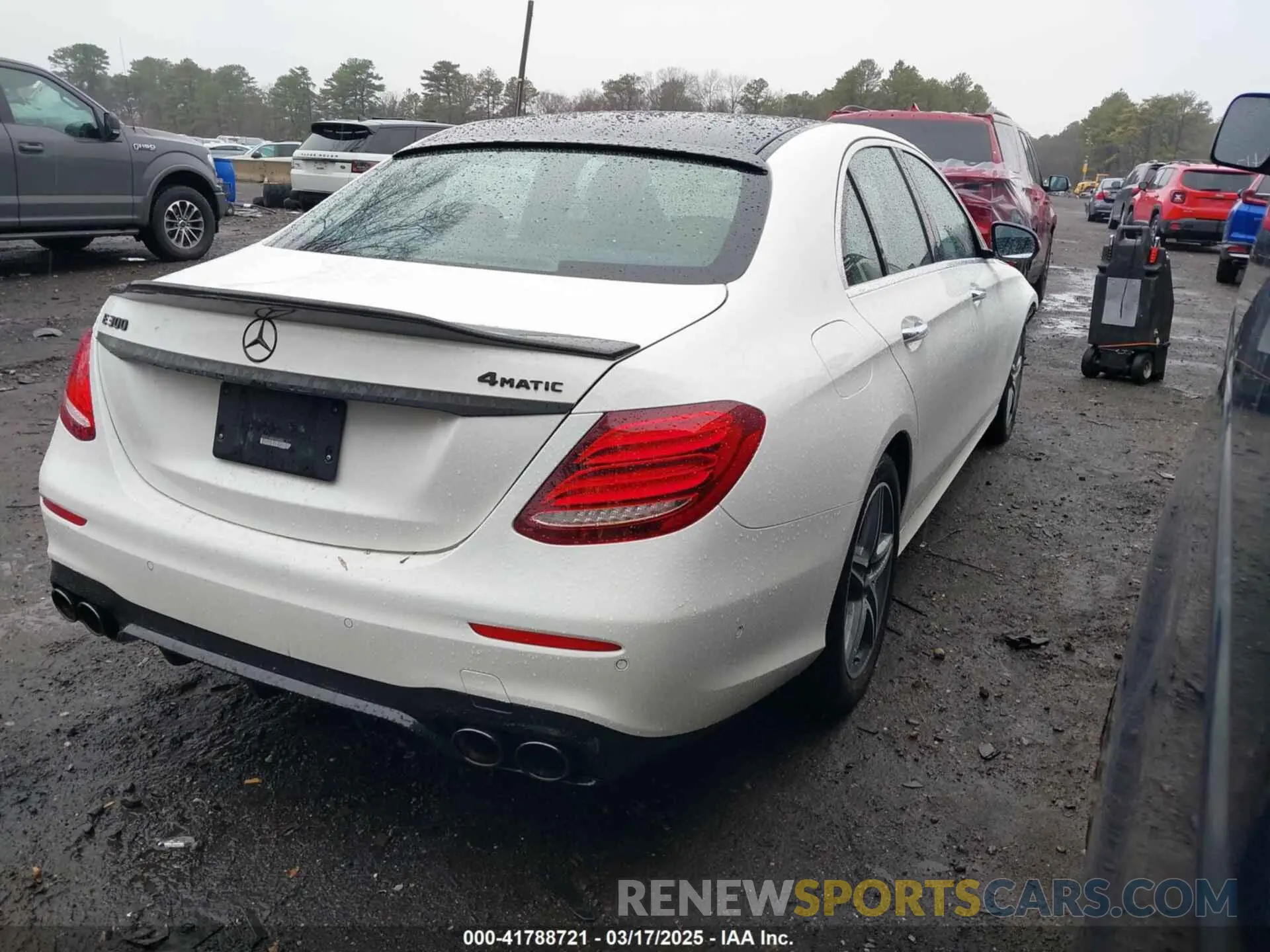 4 Photograph of a damaged car WDDZF4KBXKA514520 MERCEDES-BENZ E 300 2019