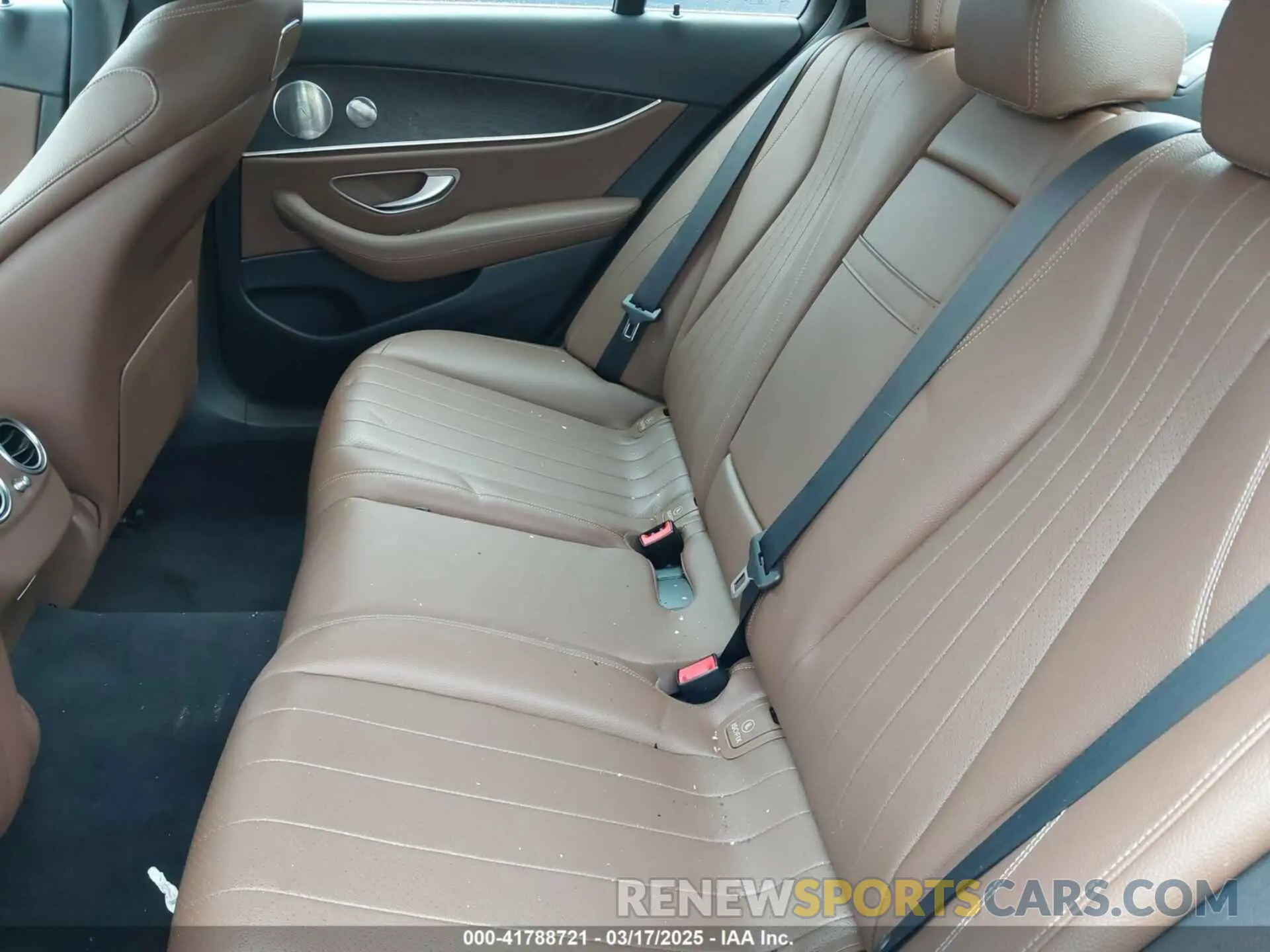 8 Photograph of a damaged car WDDZF4KBXKA514520 MERCEDES-BENZ E 300 2019