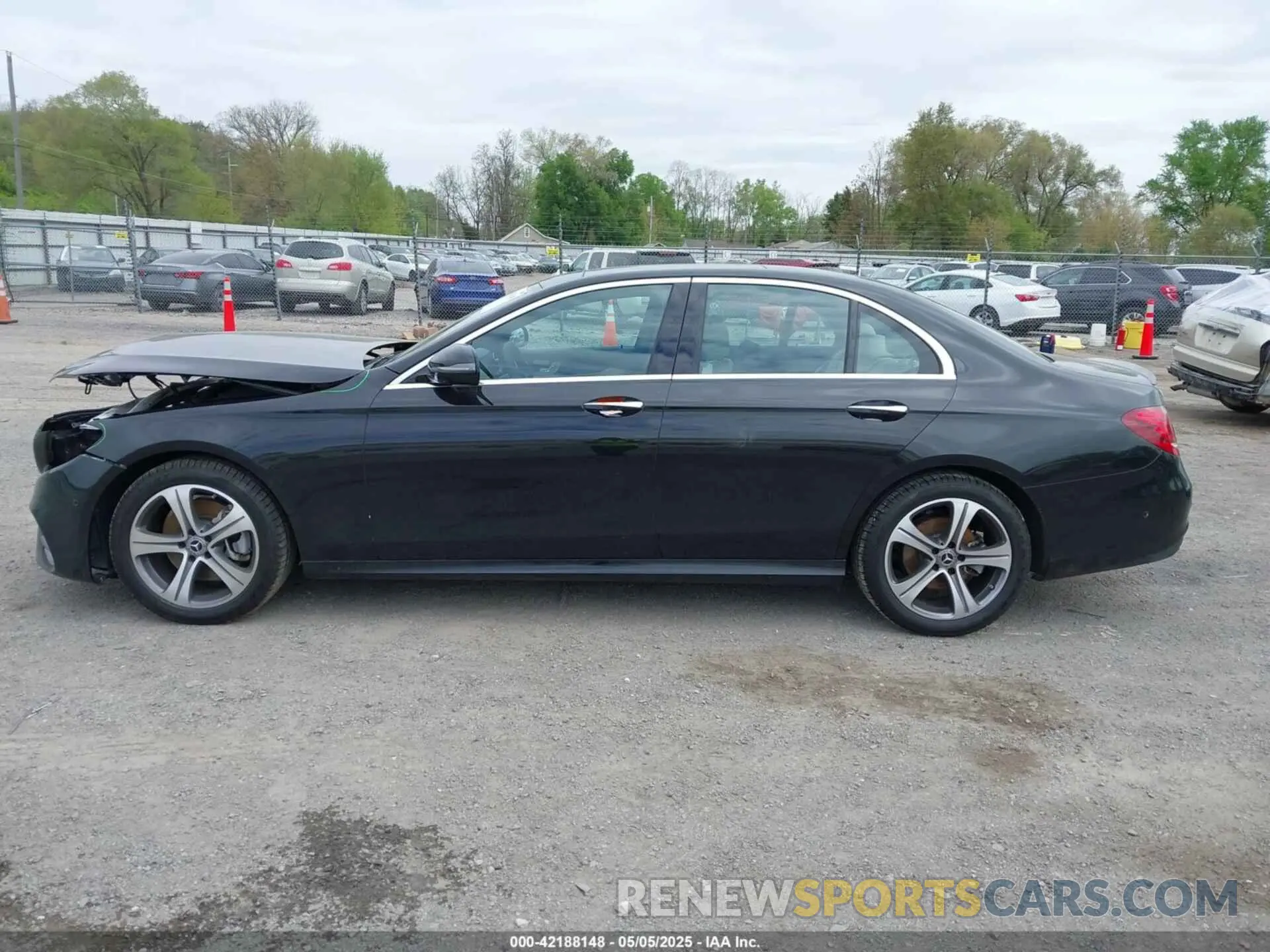 14 Photograph of a damaged car WDDZF4KBXKA617193 MERCEDES-BENZ E 300 2019