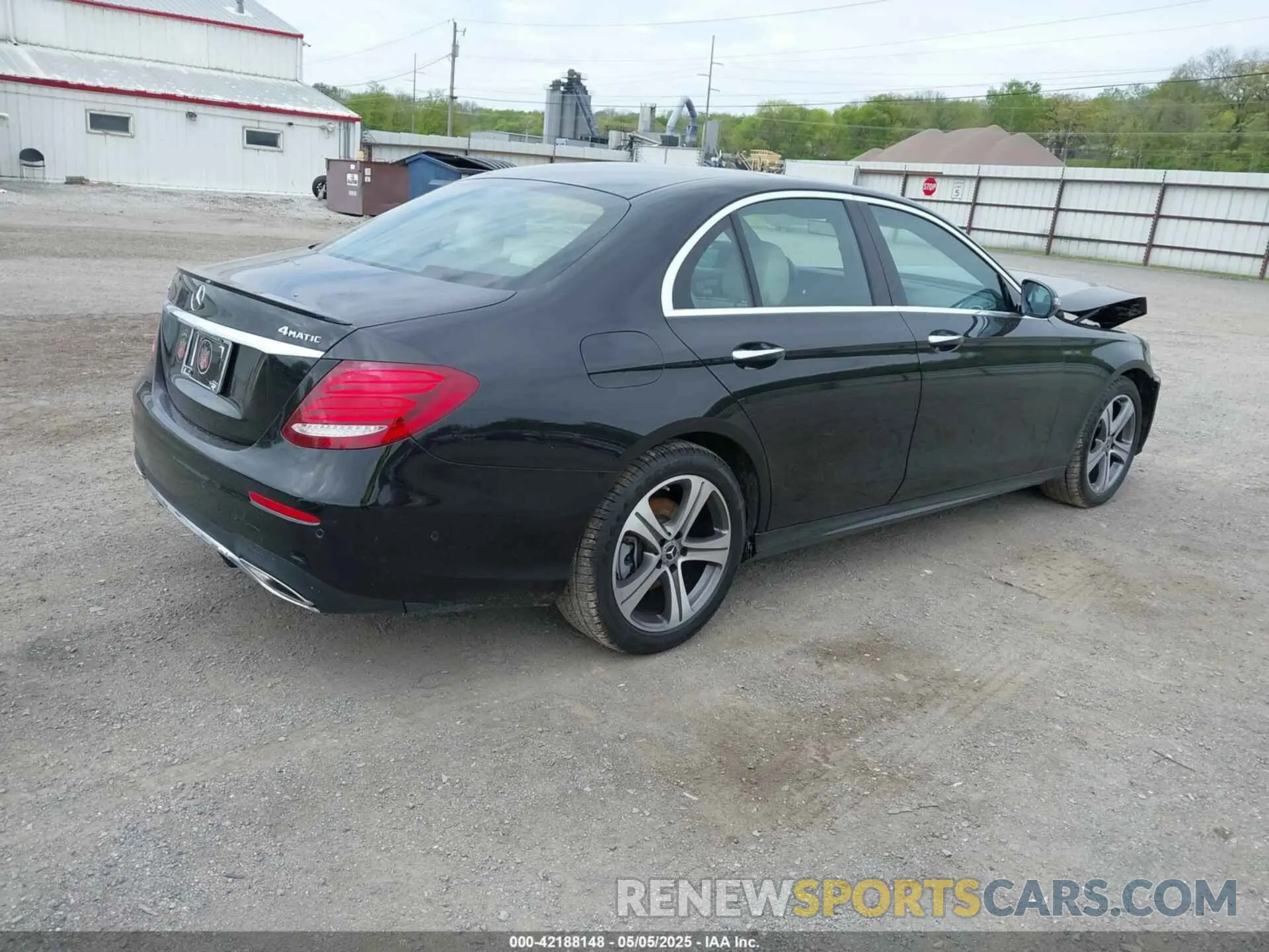 4 Photograph of a damaged car WDDZF4KBXKA617193 MERCEDES-BENZ E 300 2019