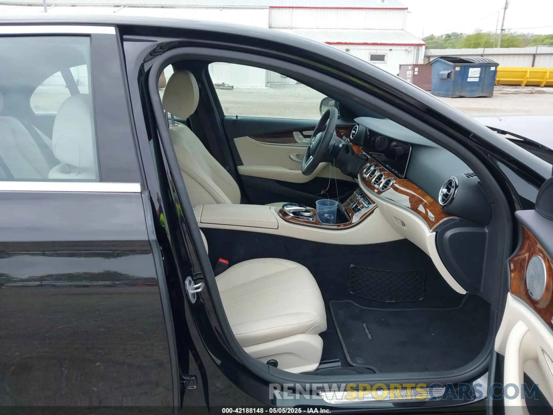5 Photograph of a damaged car WDDZF4KBXKA617193 MERCEDES-BENZ E 300 2019