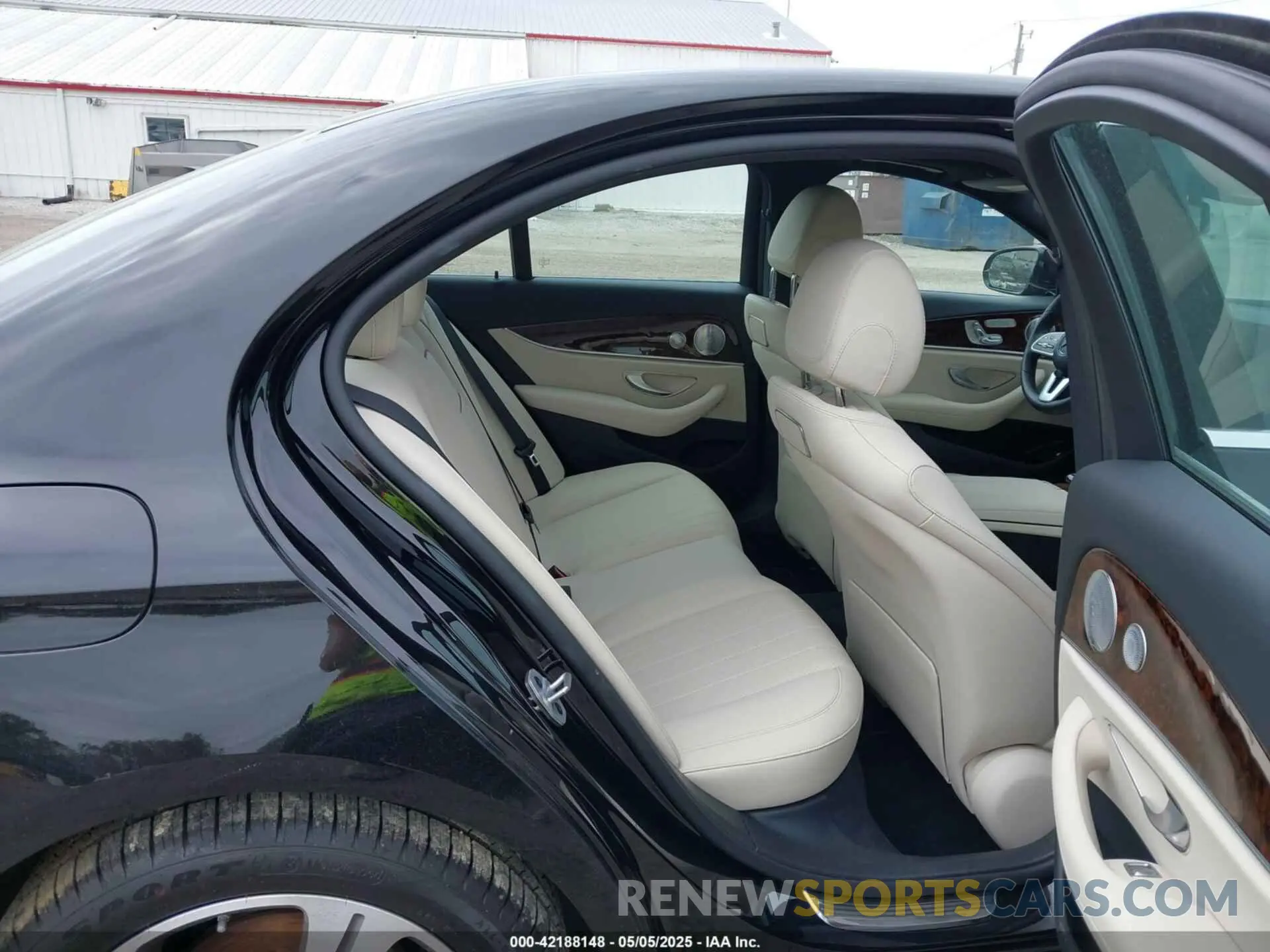 8 Photograph of a damaged car WDDZF4KBXKA617193 MERCEDES-BENZ E 300 2019
