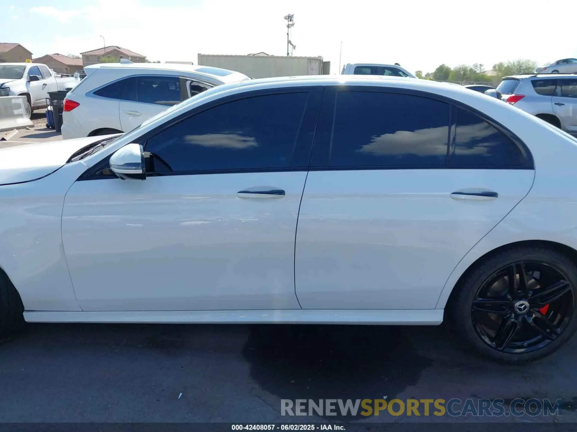 14 Photograph of a damaged car W1KZF8DB0LA812581 MERCEDES-BENZ E 350 2020