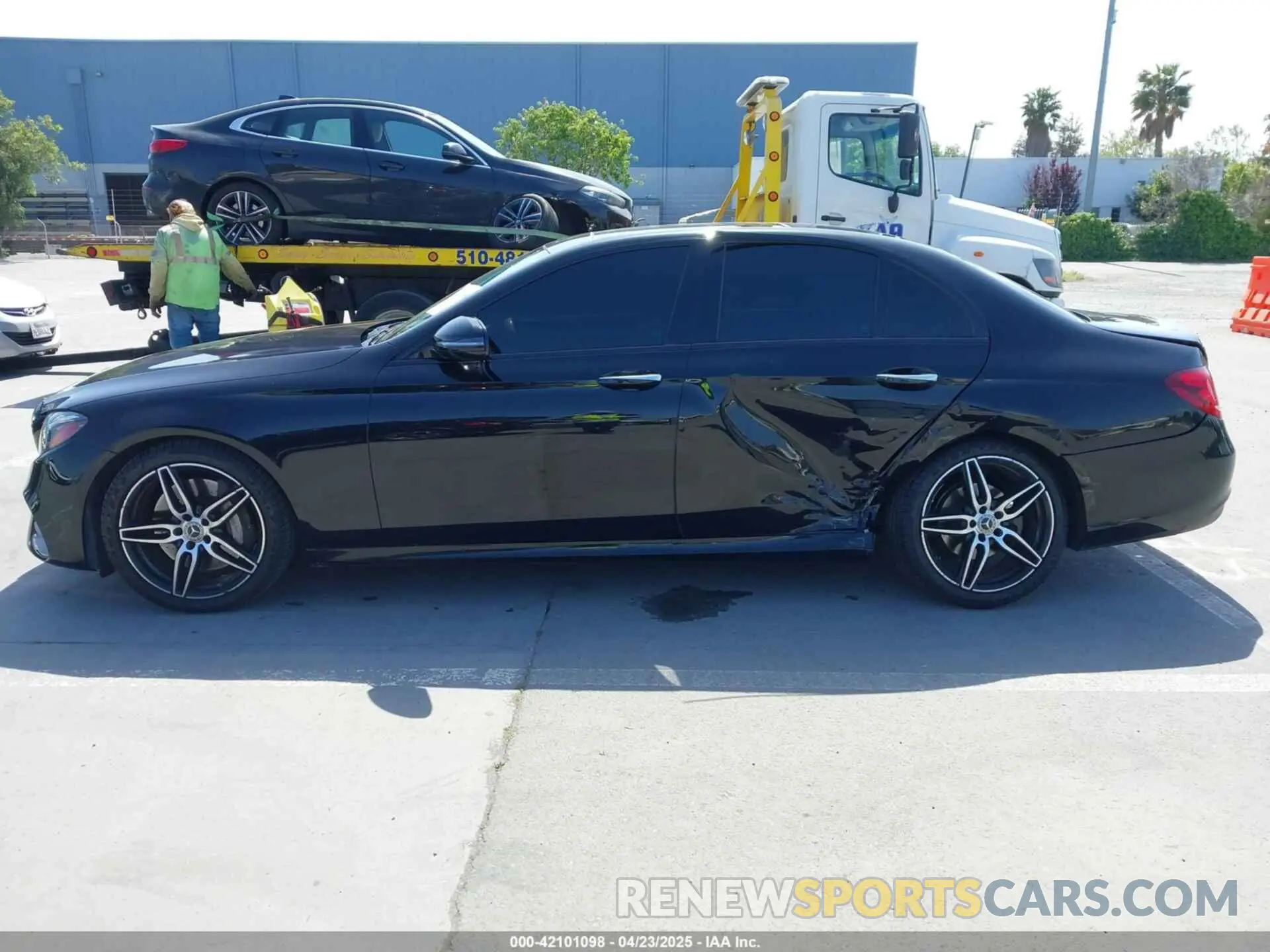 14 Photograph of a damaged car W1KZF8DB8LA827586 MERCEDES-BENZ E 350 2020