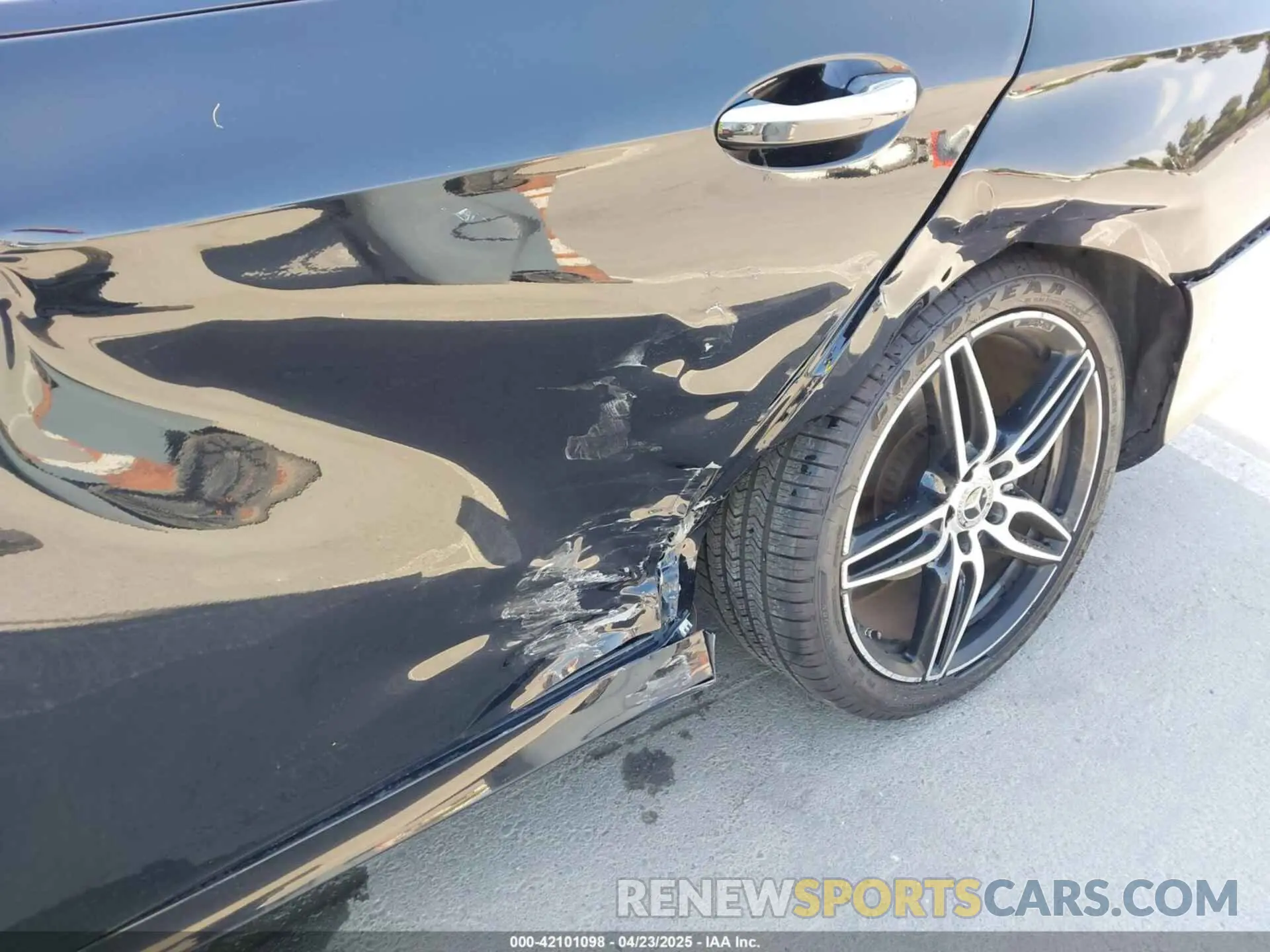 6 Photograph of a damaged car W1KZF8DB8LA827586 MERCEDES-BENZ E 350 2020