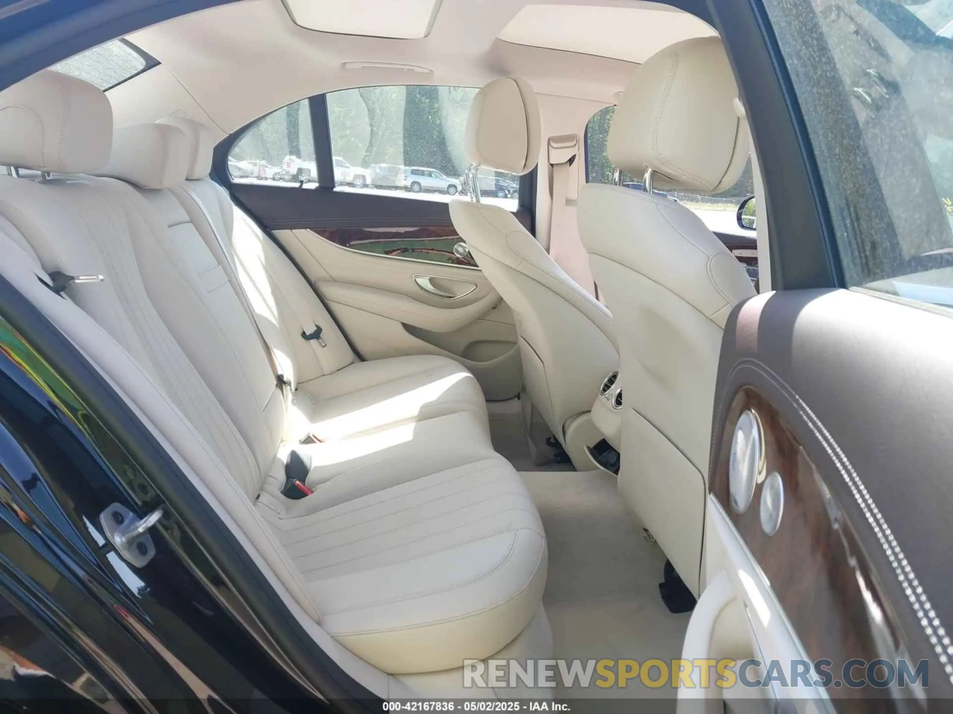 8 Photograph of a damaged car W1KZF8EB8LA771731 MERCEDES-BENZ E 350 2020