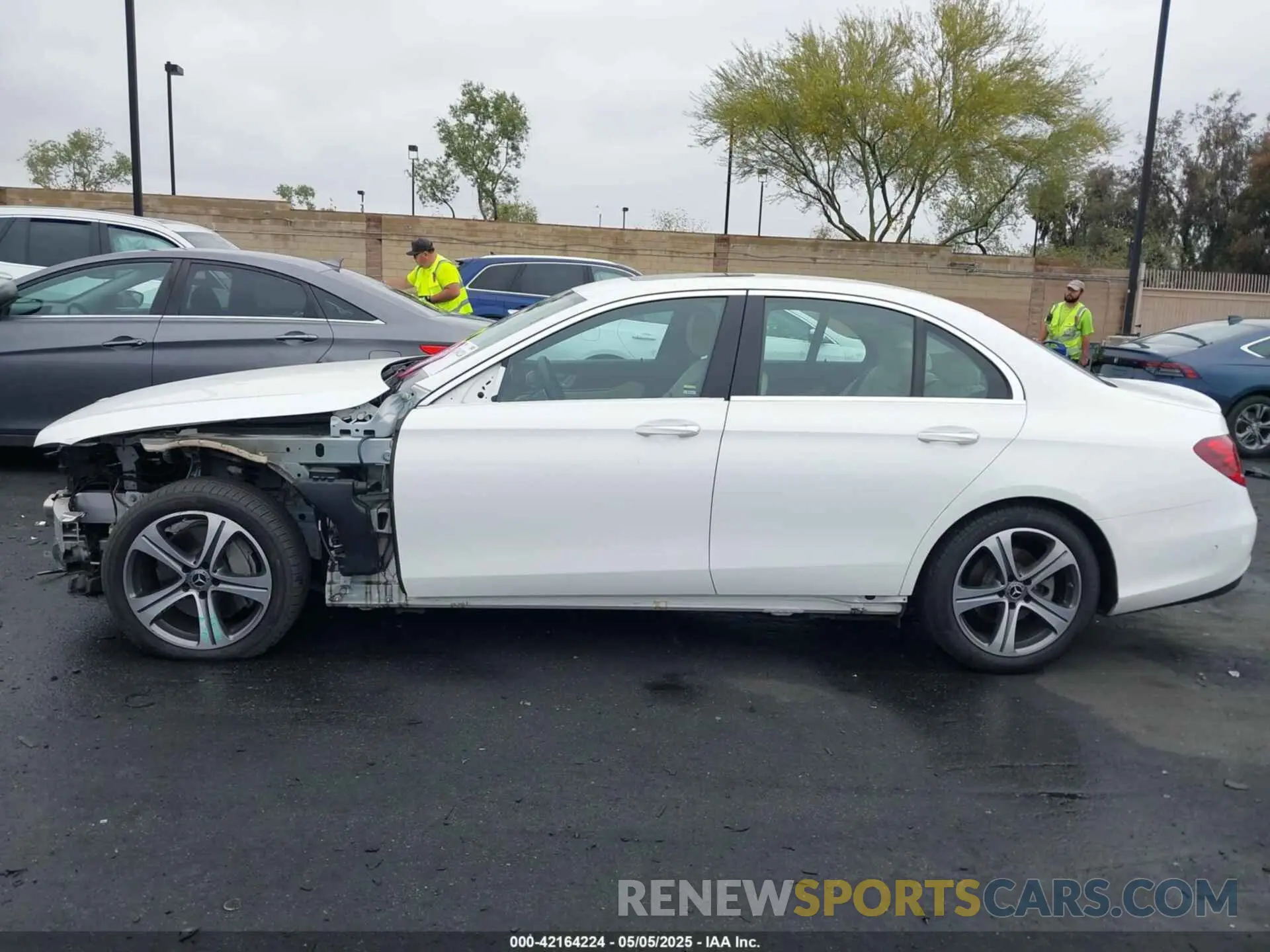 15 Photograph of a damaged car WDDZF8DB4LA745452 MERCEDES-BENZ E 350 2020