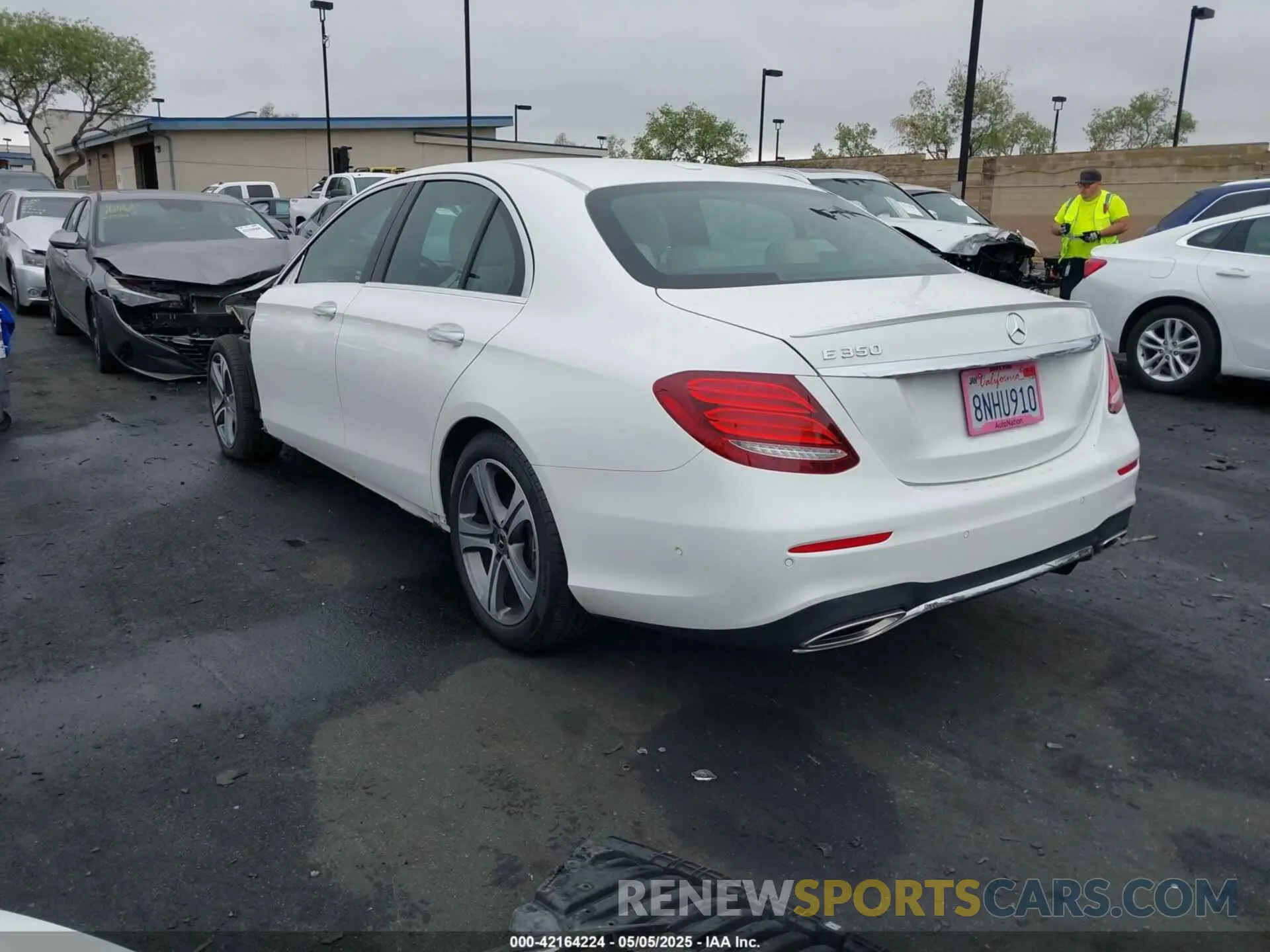 3 Photograph of a damaged car WDDZF8DB4LA745452 MERCEDES-BENZ E 350 2020