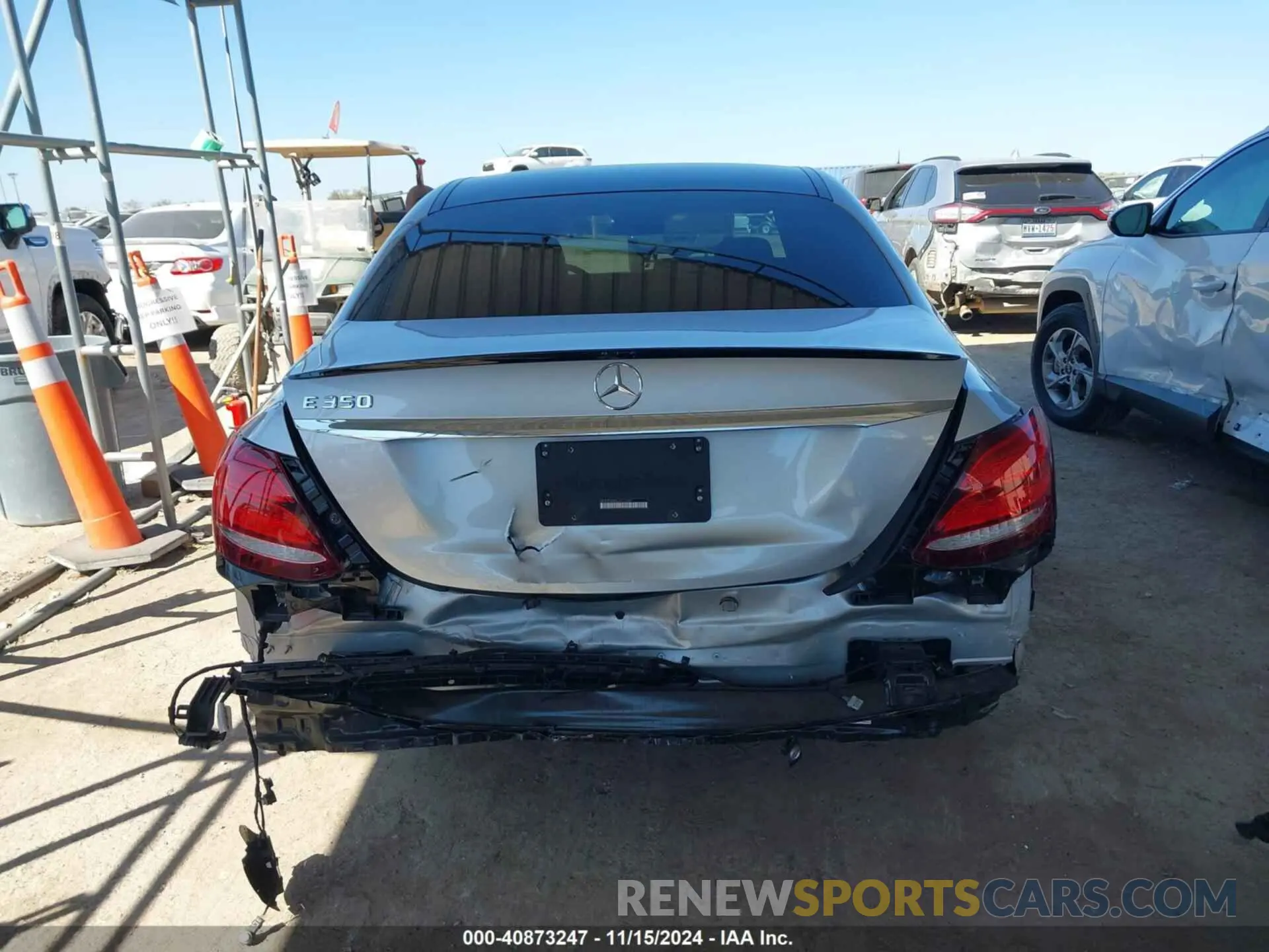 17 Photograph of a damaged car WDDZF8DB5LA711049 MERCEDES-BENZ E 350 2020