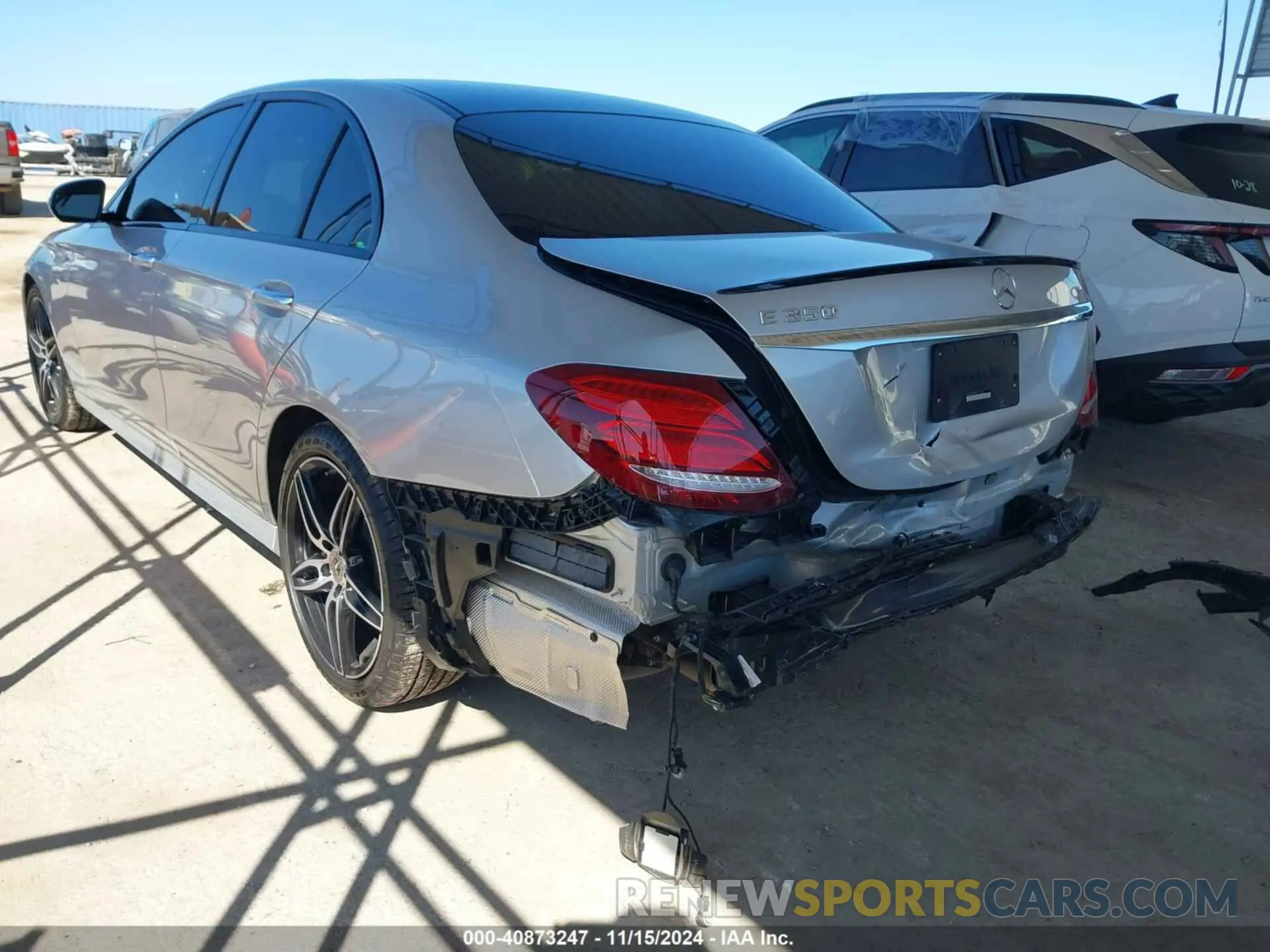 3 Photograph of a damaged car WDDZF8DB5LA711049 MERCEDES-BENZ E 350 2020